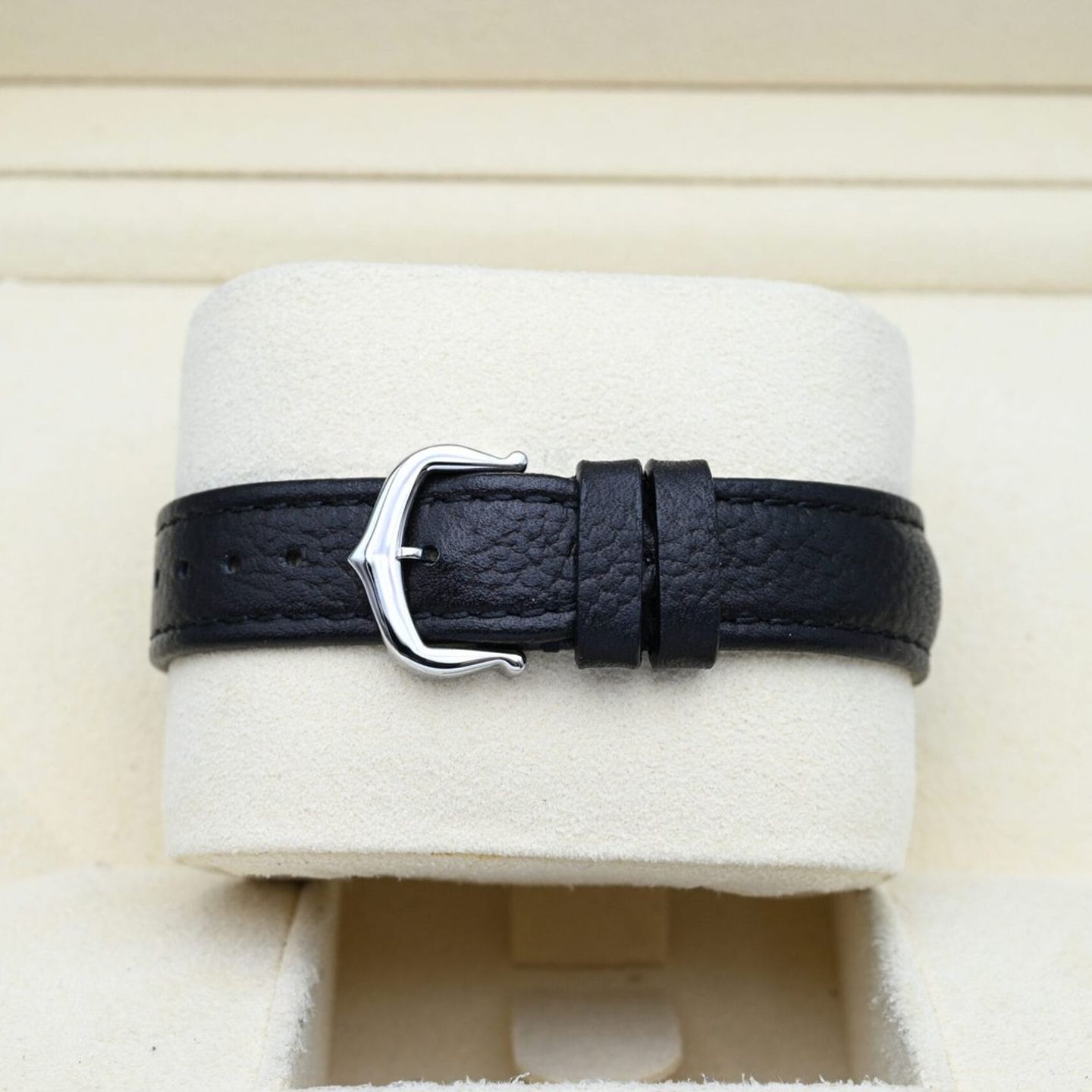 Cartier Tank WSTA0042 (2022) - White dial 30 mm Steel case (6/8)