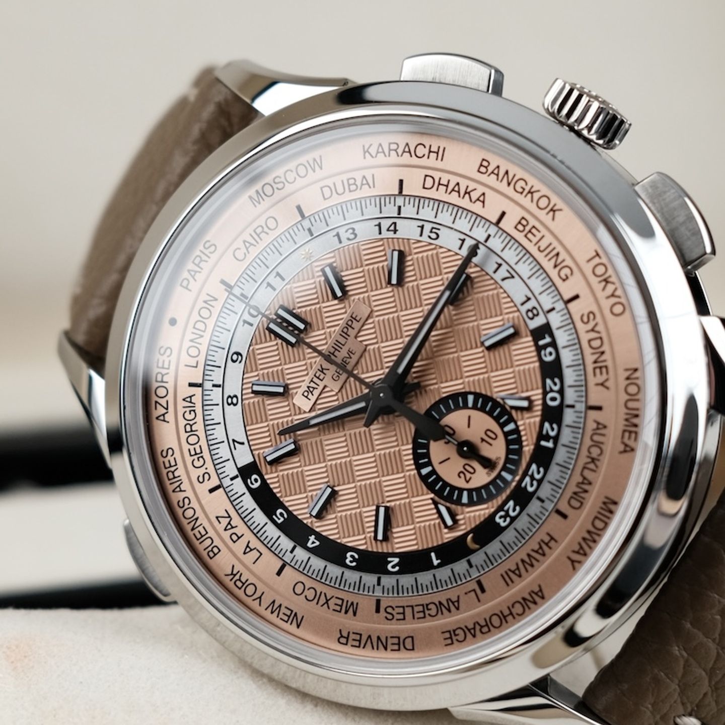 Patek Philippe World Time Chronograph 5935A-001 - (1/8)