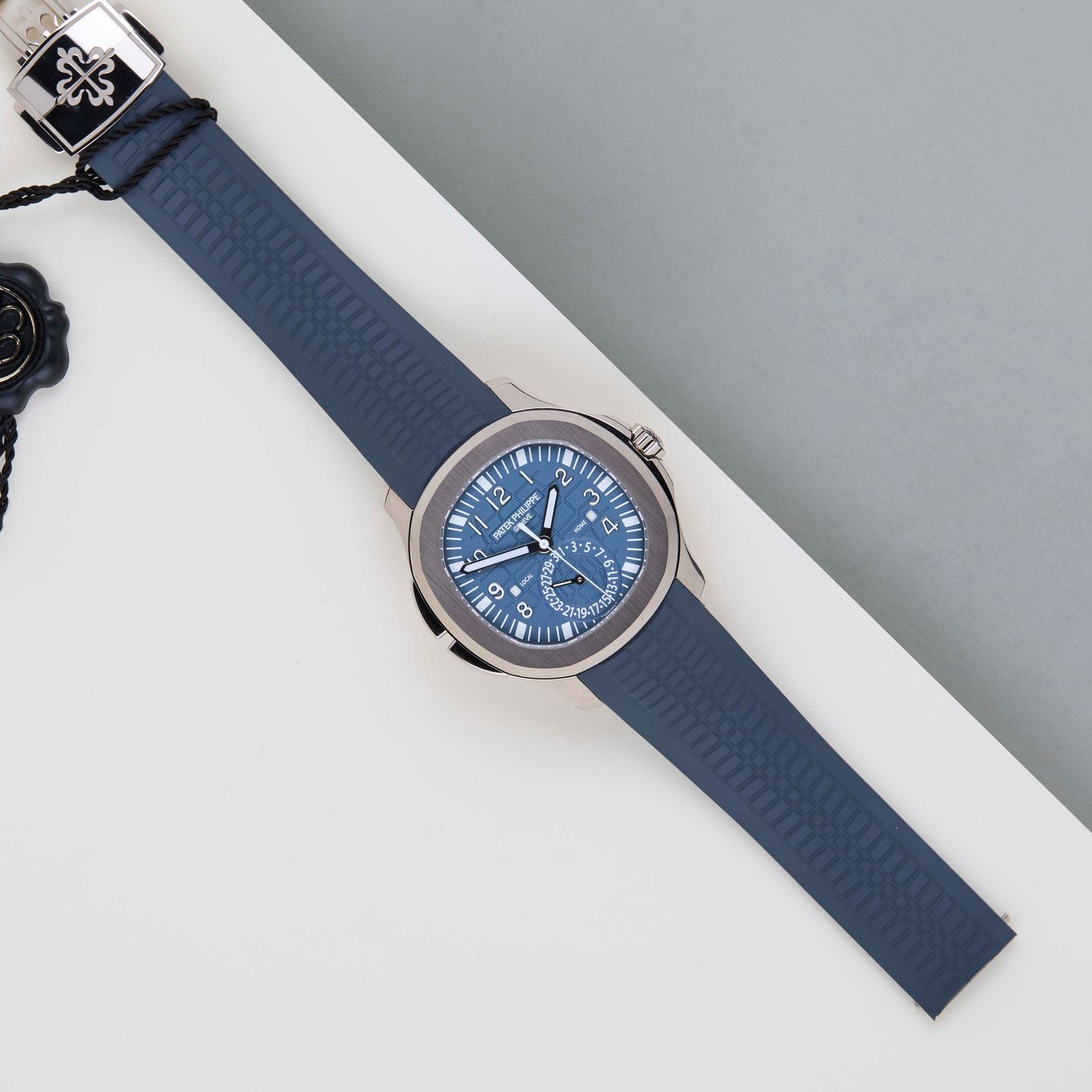 Patek Philippe Aquanaut 5164G-001 (2024) - Blue dial 41 mm White Gold case (2/8)