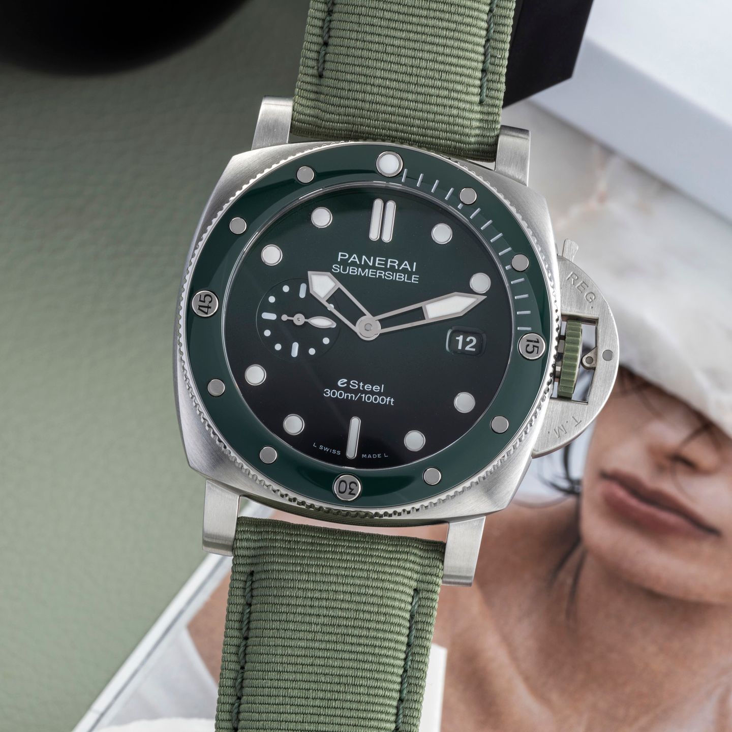 Panerai Luminor Submersible PAM01287 (Unknown (random serial)) - Green dial 44 mm Steel case (3/8)