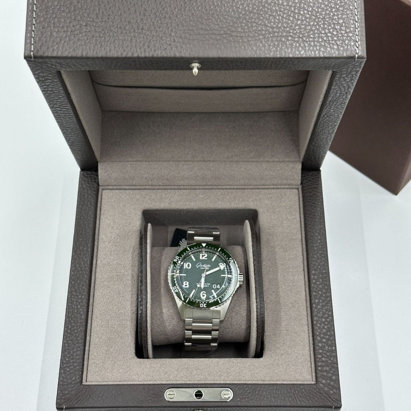 Glashütte Original SeaQ Panorama Date 1-36-13-07-83-70 (2024) - Green dial 43 mm Steel case (3/8)