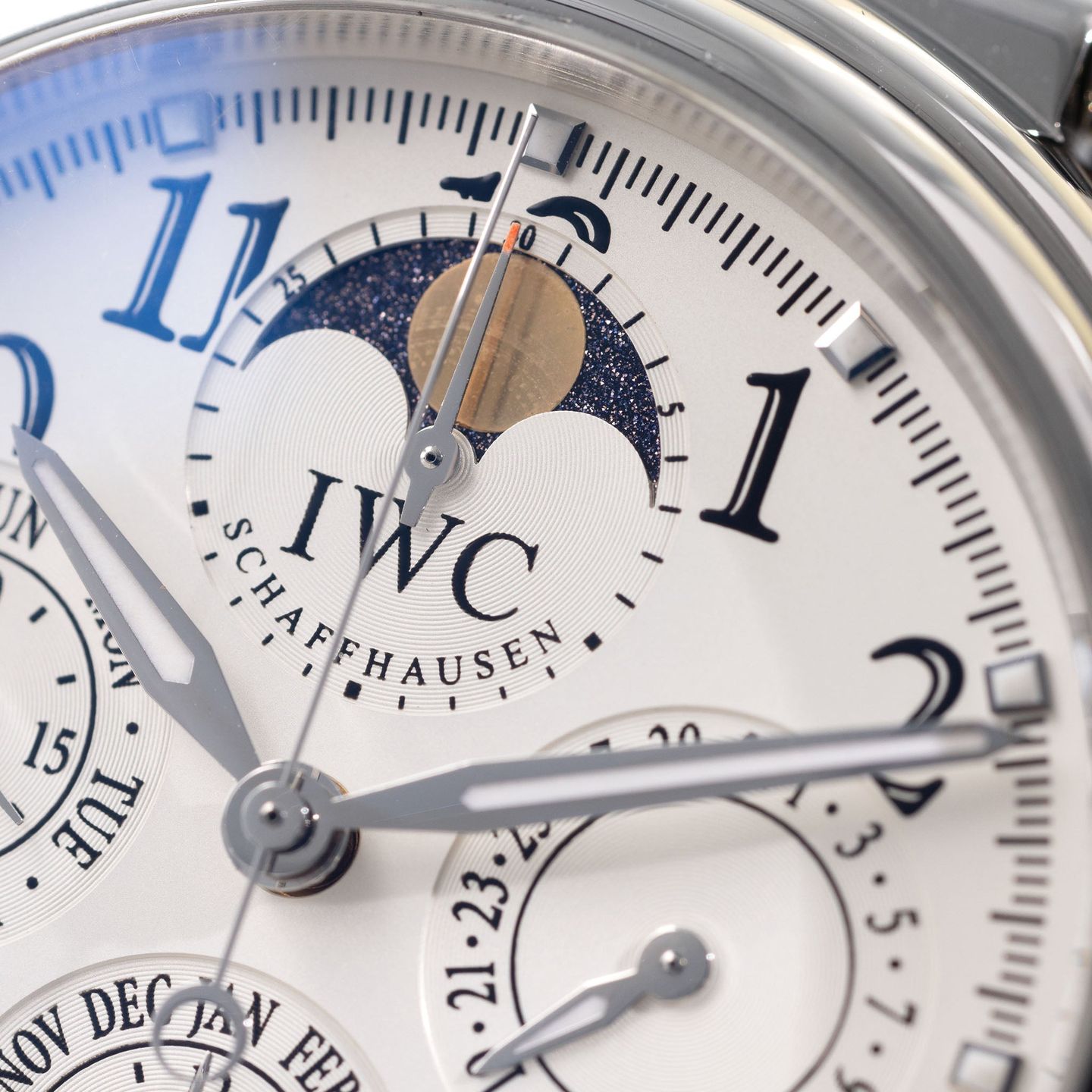 IWC Da Vinci Perpetual Calendar IW375803 (Unknown (random serial)) - Silver dial 42 mm Steel case (2/8)