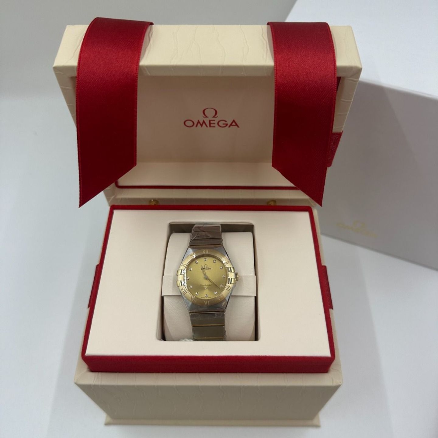 Omega Constellation Quartz 131.20.28.60.58.001 (2024) - Yellow dial 28 mm Steel case (4/8)