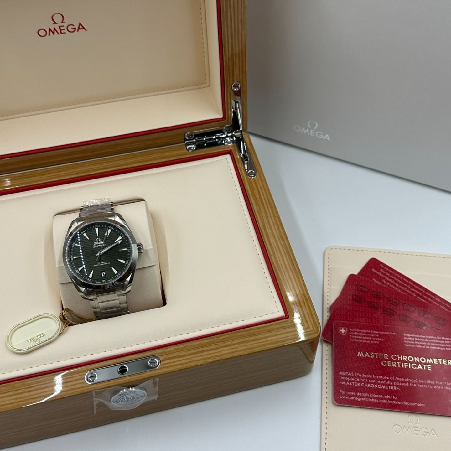 Omega Seamaster Aqua Terra 220.10.41.21.10.001 (2024) - Green dial 41 mm Steel case (3/8)