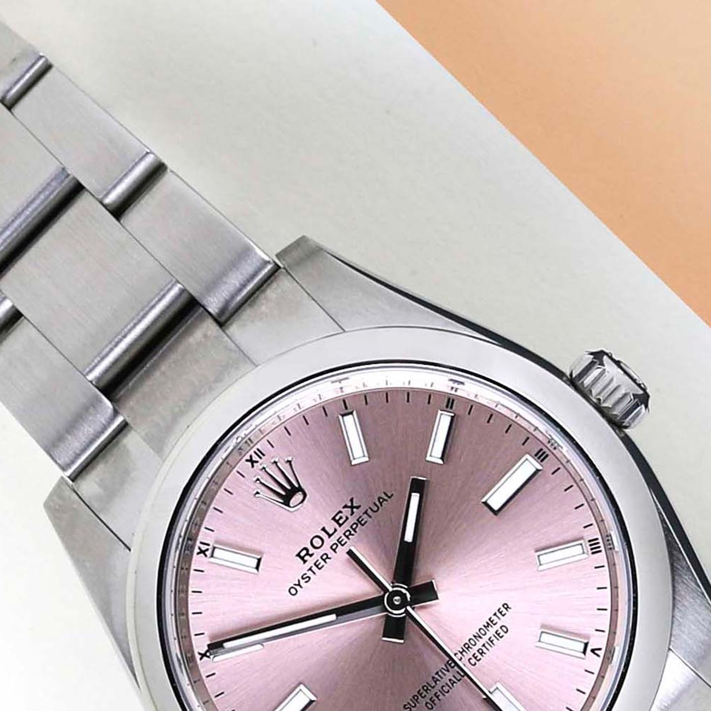 Rolex Oyster Perpetual 34 124200 (2024) - Roze wijzerplaat 34mm Staal (3/8)