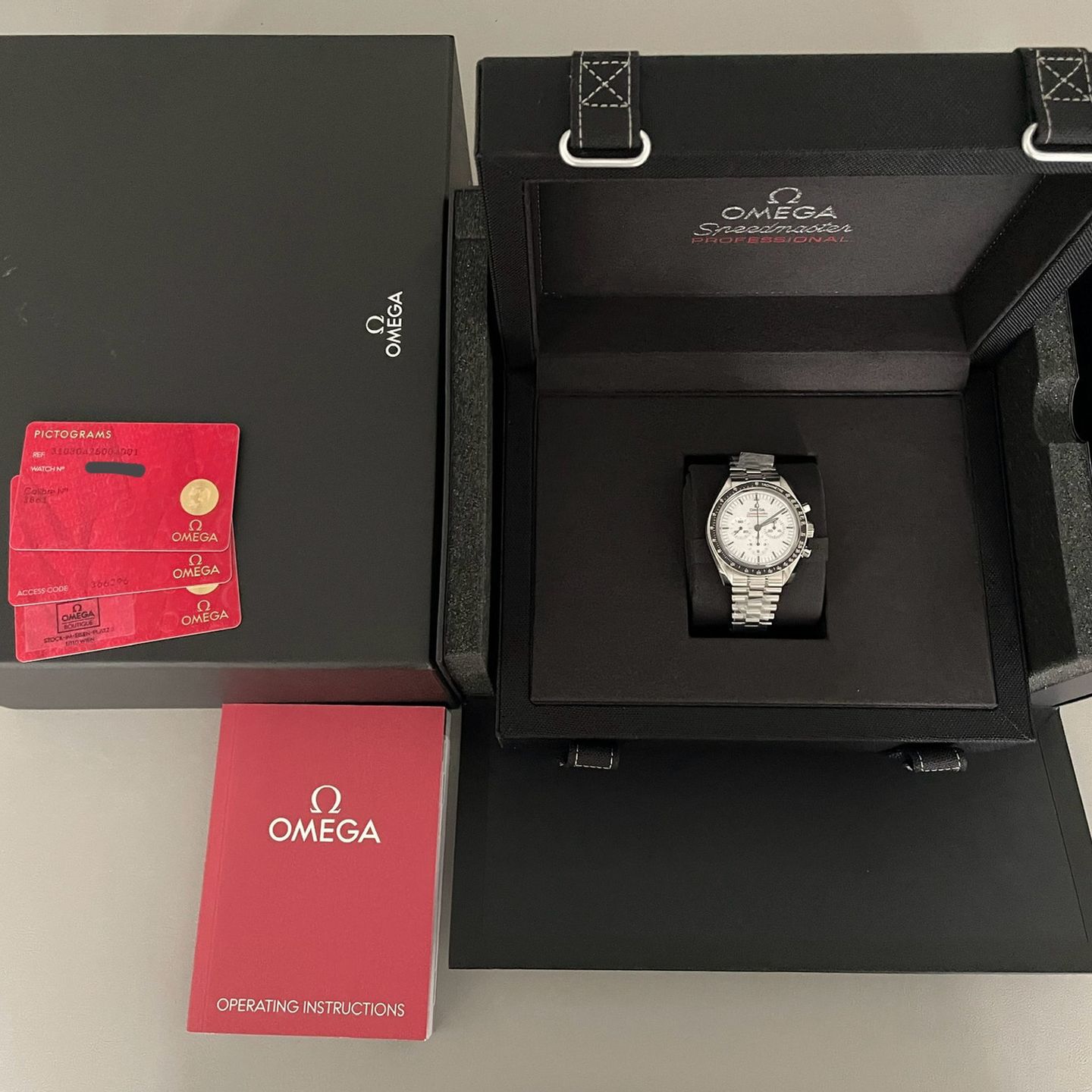 Omega Speedmaster Professional Moonwatch 310.30.42.50.04.001 (2024) - Wit wijzerplaat 42mm Staal (2/7)