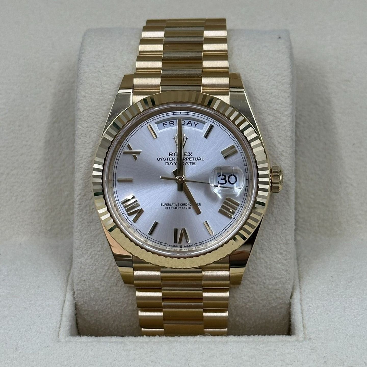 Rolex Day-Date 40 228238 (2024) - Silver dial 40 mm Yellow Gold case (4/8)