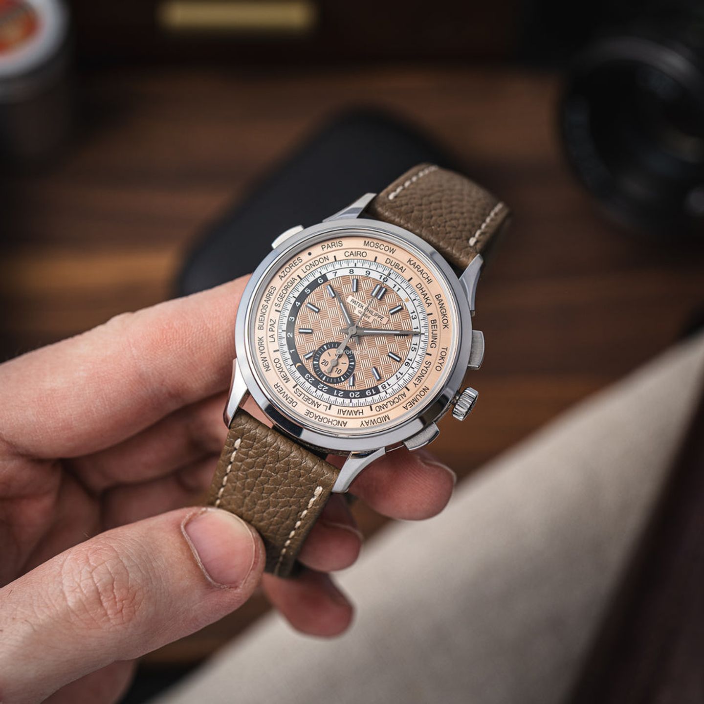 Patek Philippe World Time Chronograph 5935A-001 (2023) - Pink dial 41 mm Steel case (3/8)