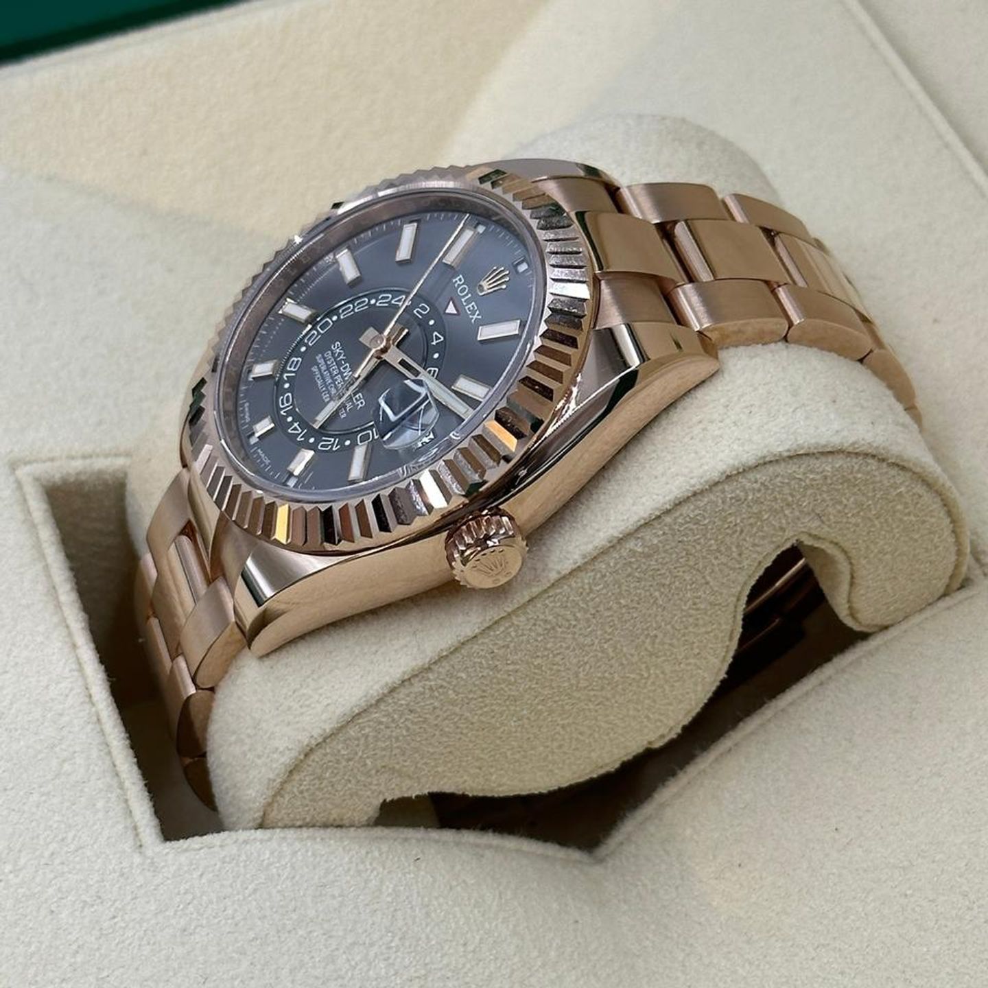 Rolex Sky-Dweller 326935 - (4/10)