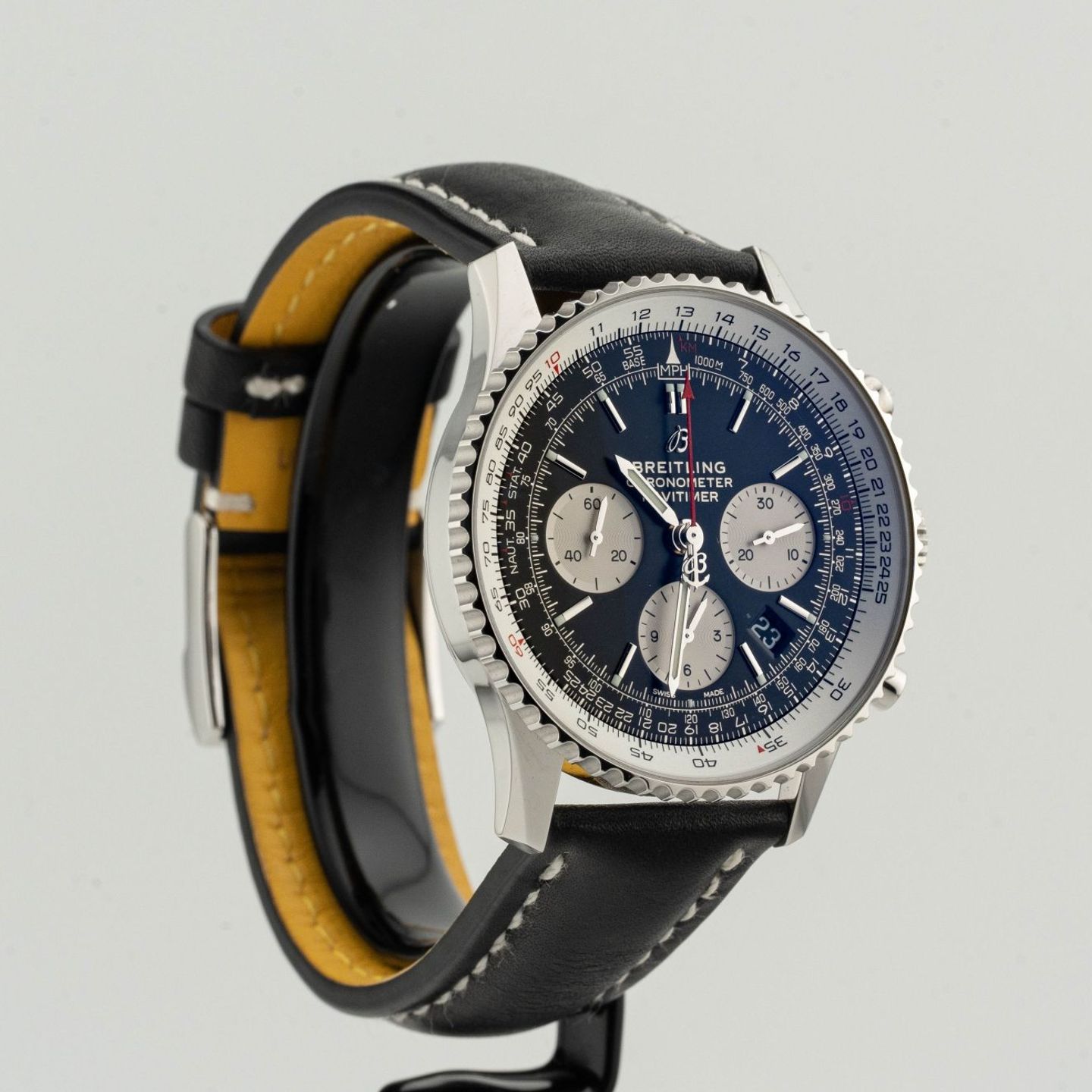 Breitling Navitimer AB0121 (2022) - Zwart wijzerplaat 43mm Staal (3/8)