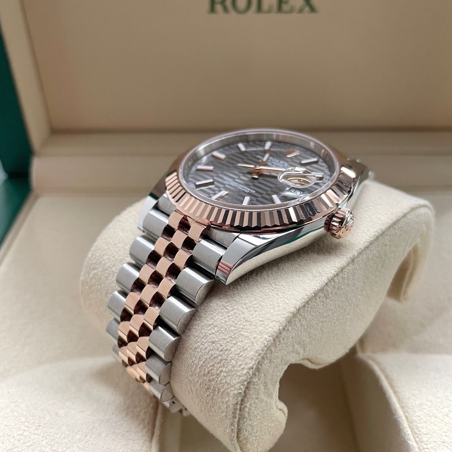 Rolex Datejust 41 126331 (2023) - Grey dial 41 mm Gold/Steel case (4/8)
