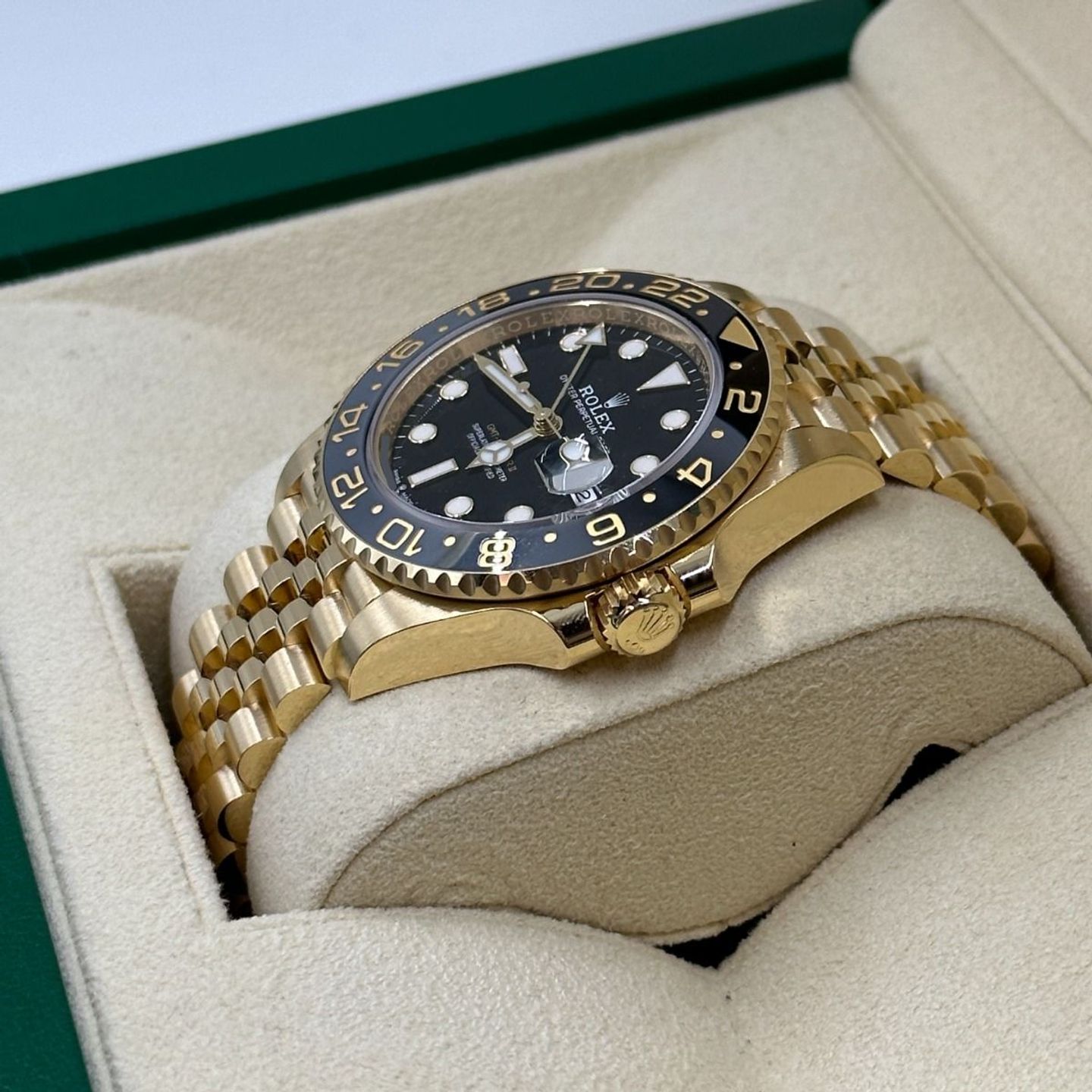 Rolex GMT-Master II 126718GRNR (2024) - Zwart wijzerplaat 40mm Geelgoud (6/8)