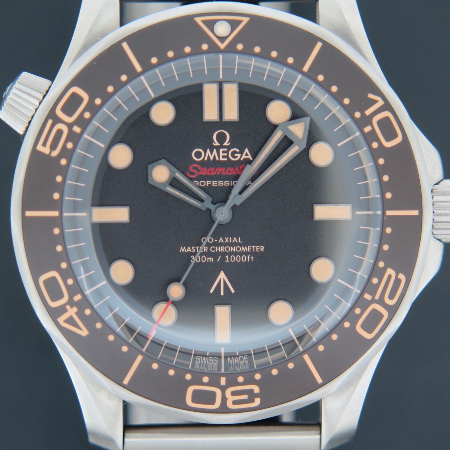 Omega Seamaster Diver 300 M 210.90.42.20.01.001 (2022) - Brown dial 42 mm Titanium case (2/6)