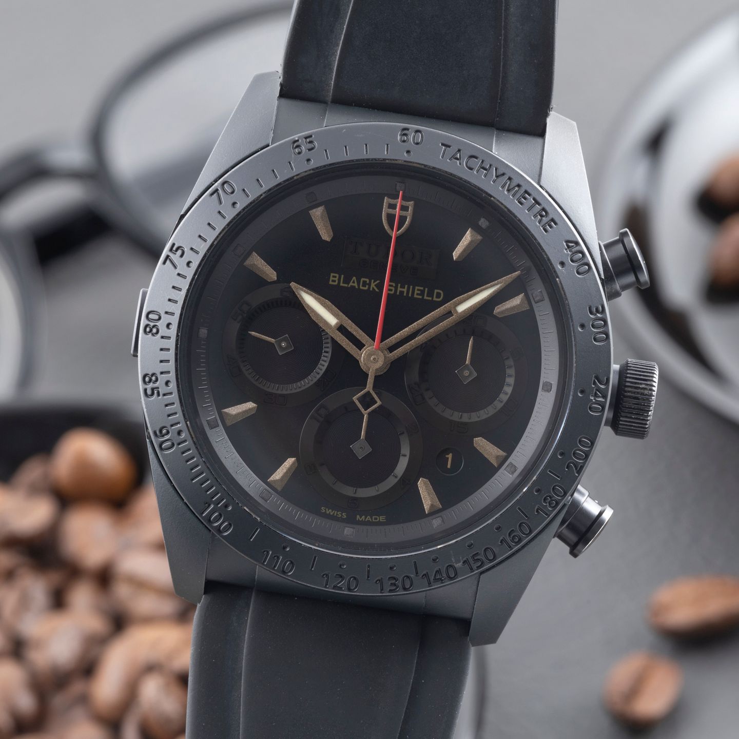 Tudor Fastrider Black Shield 42000CN (2018) - Zwart wijzerplaat 42mm Staal (3/8)