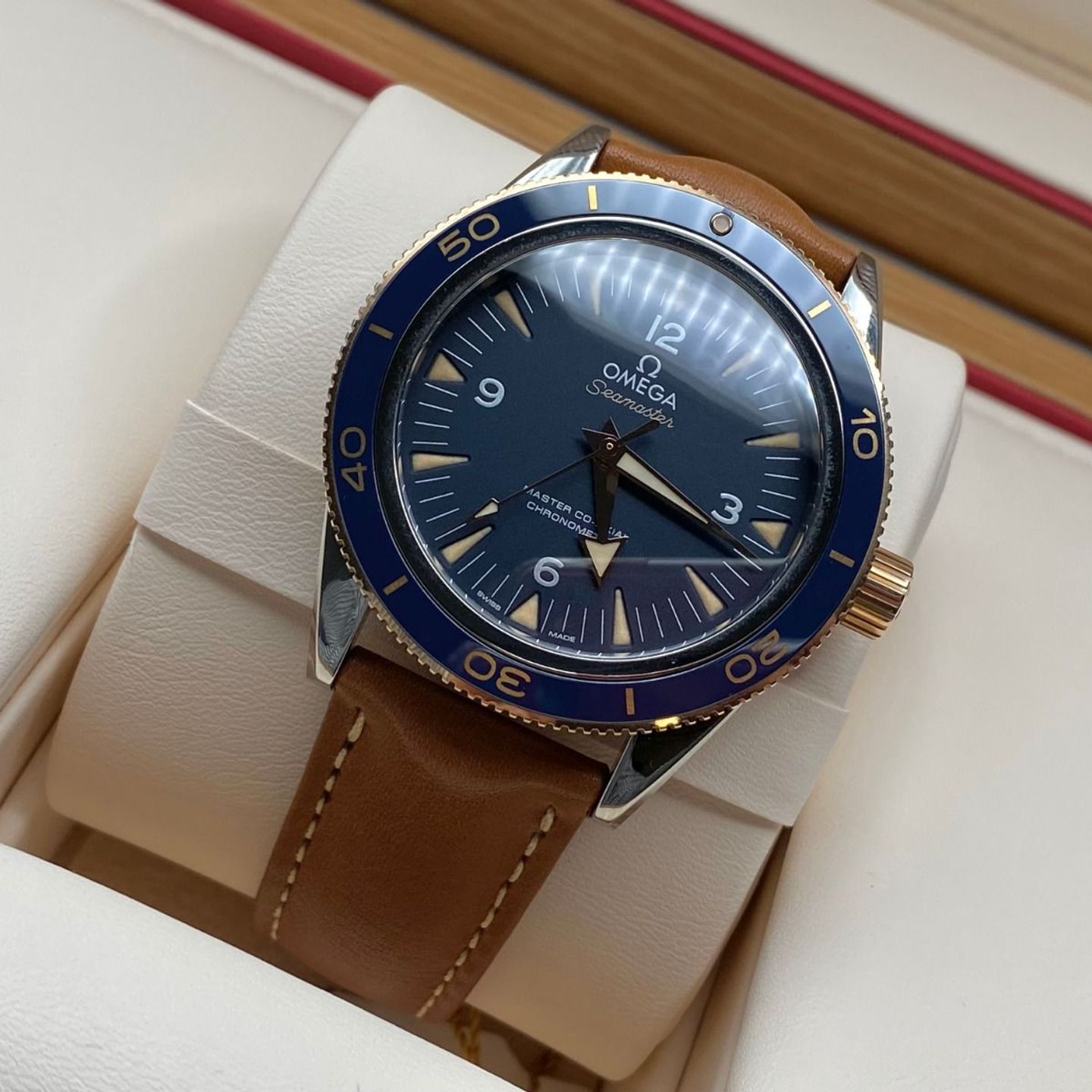 Omega Seamaster 300 233.62.41.21.03.001 (2022) - Blauw wijzerplaat 41mm Roségoud (3/8)