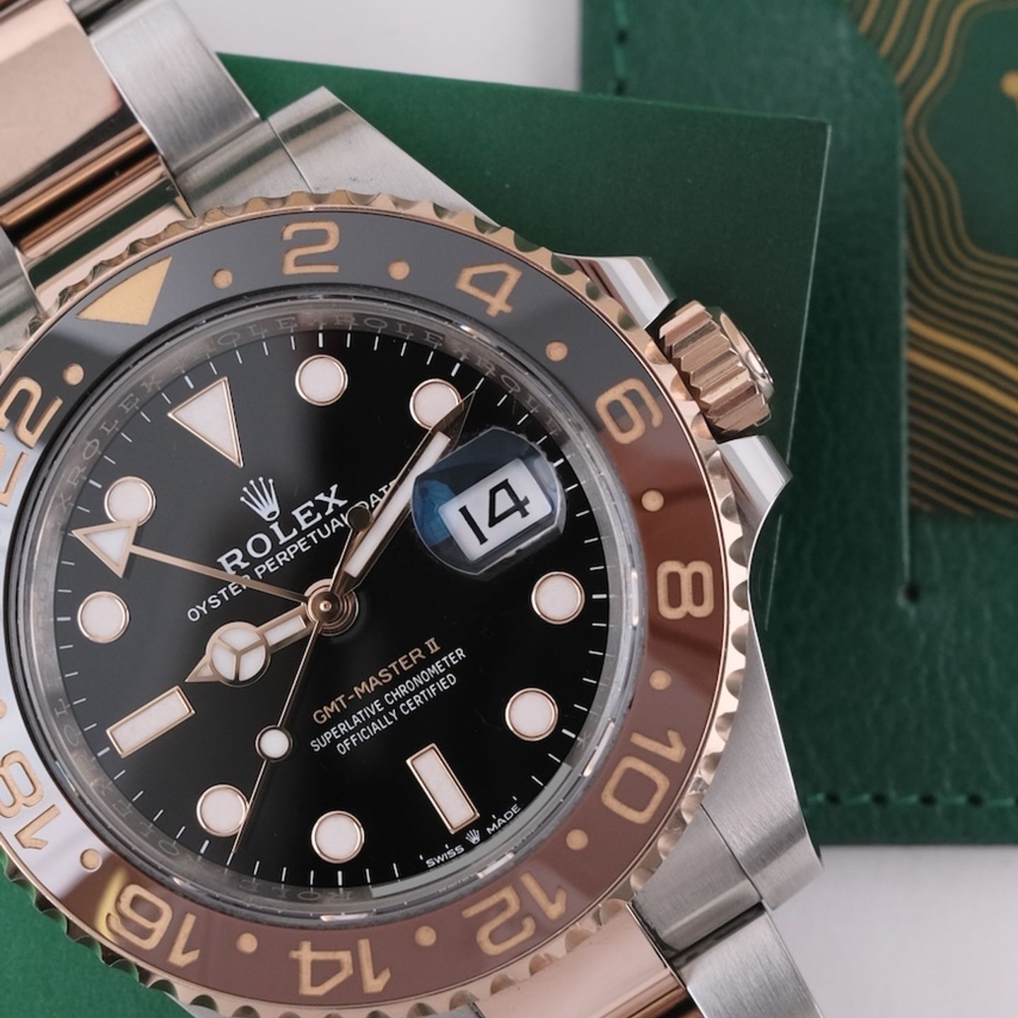 Rolex GMT-Master II 126711CHNR (2023) - Black dial 40 mm Gold/Steel case (3/8)