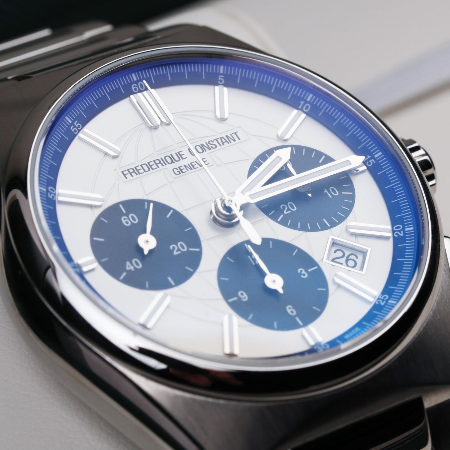 Frederique Constant Highlife FC-391WN4NH6 - (3/7)