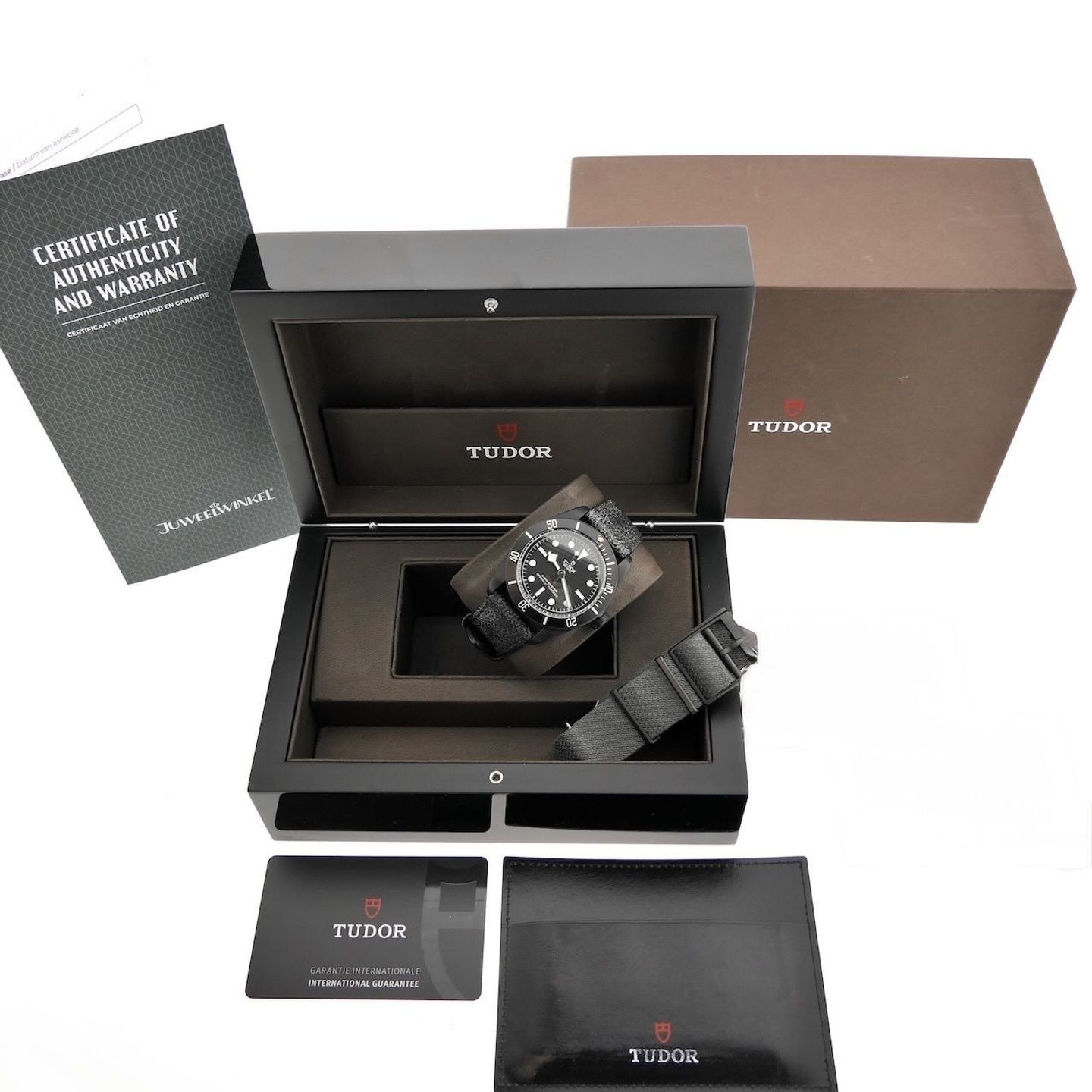 Tudor Black Bay Dark 79230DK (2024) - Black dial 41 mm Steel case (4/8)