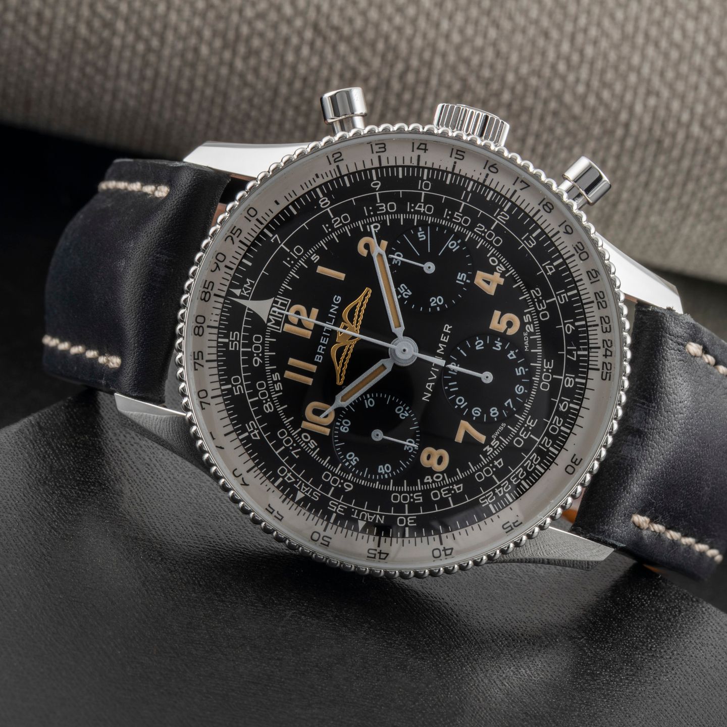 Breitling Navitimer AB0910371B1X1 (Unknown (random serial)) - Black dial 43 mm Steel case (2/8)