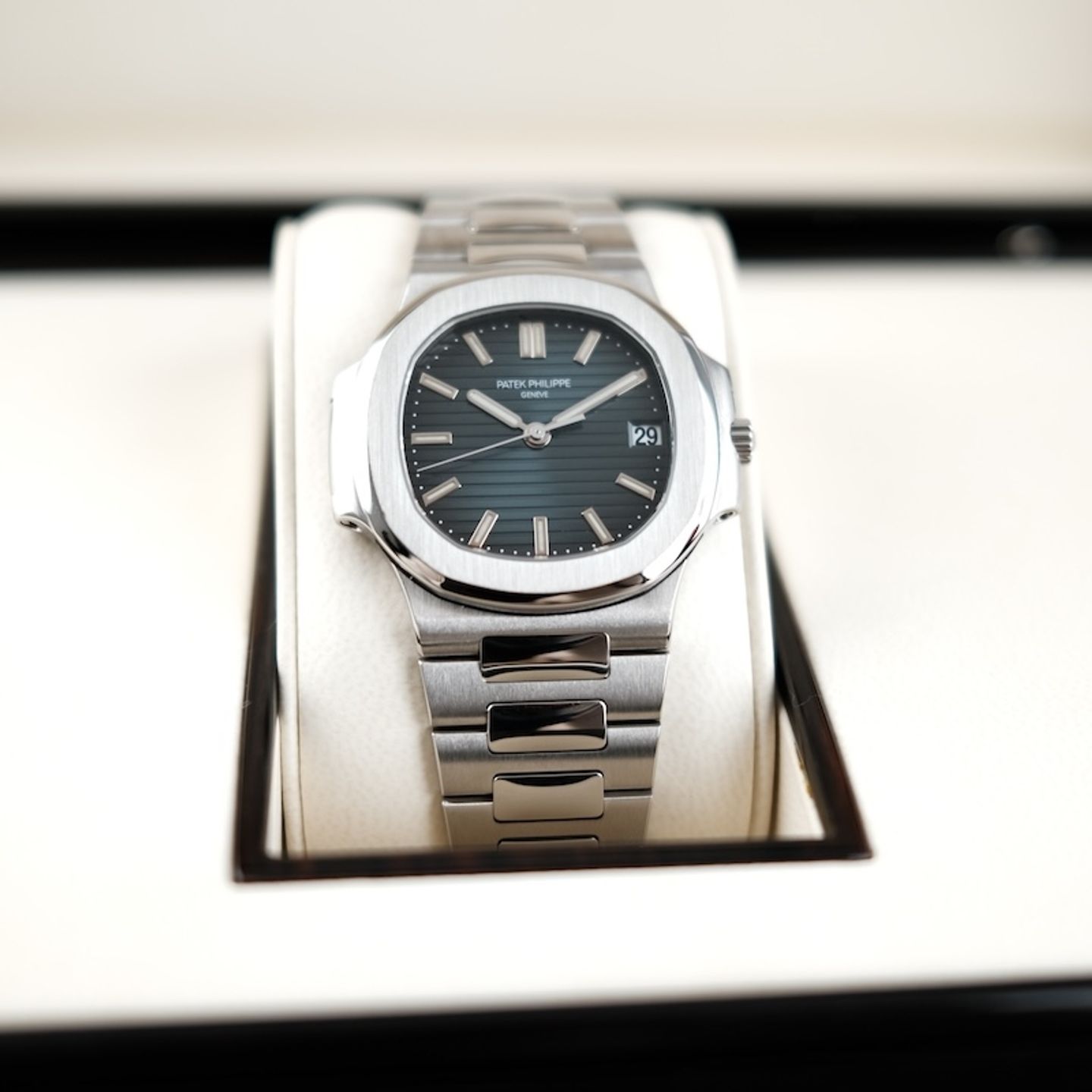 Patek Philippe Nautilus 5800/1A-001 (2007) - Blue dial 38 mm Steel case (3/8)