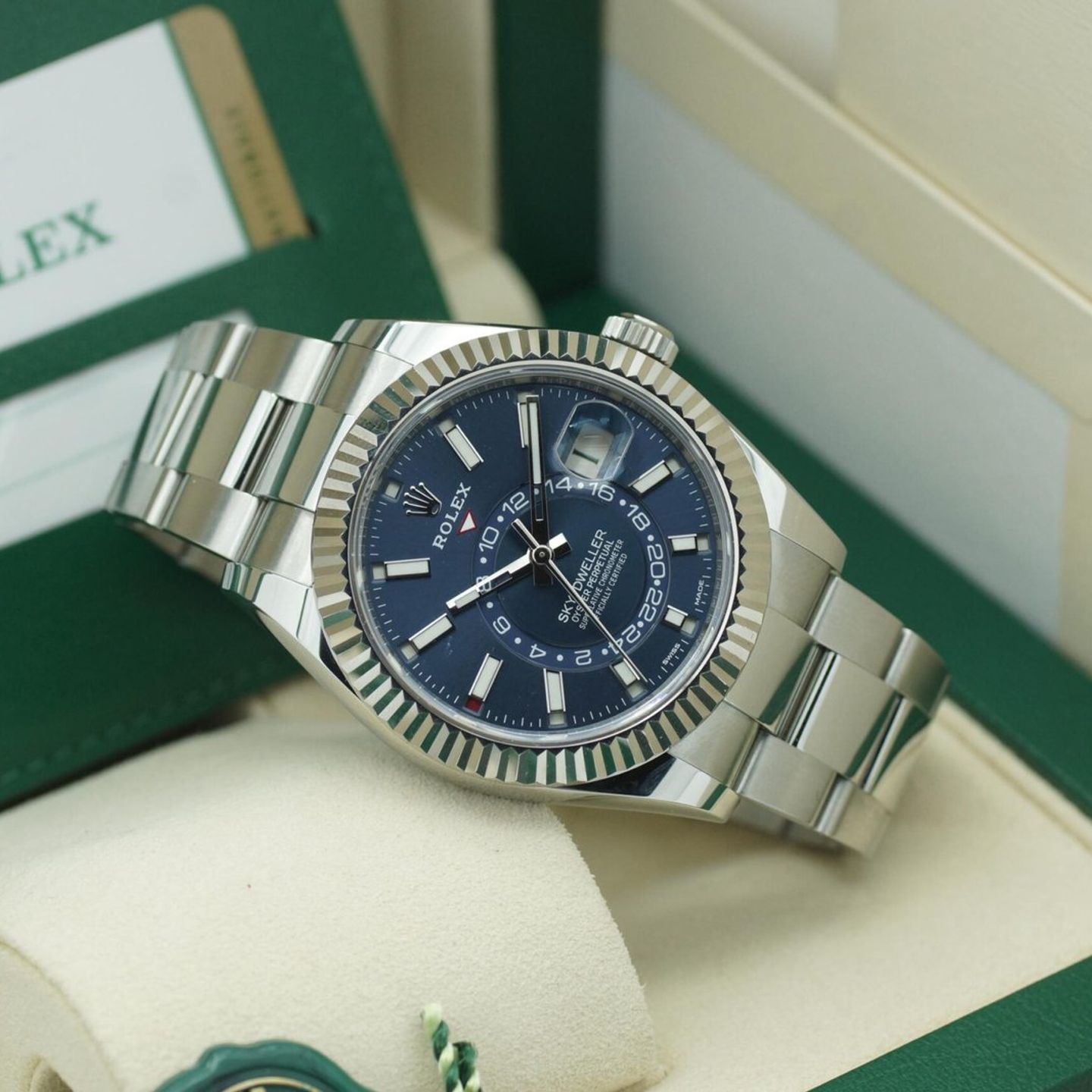 Rolex Sky-Dweller 326934 (2018) - Blue dial 42 mm Steel case (3/8)
