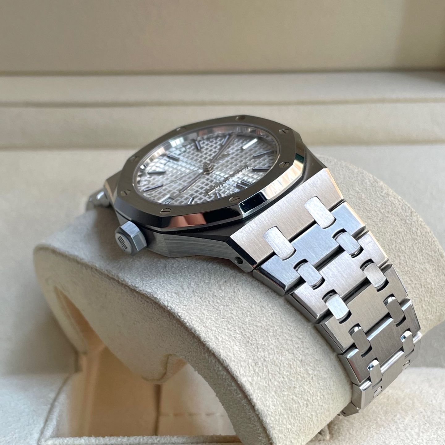 Audemars Piguet Royal Oak Selfwinding 15550ST.OO.1356ST.01 (2022) - White dial 37 mm Steel case (4/7)