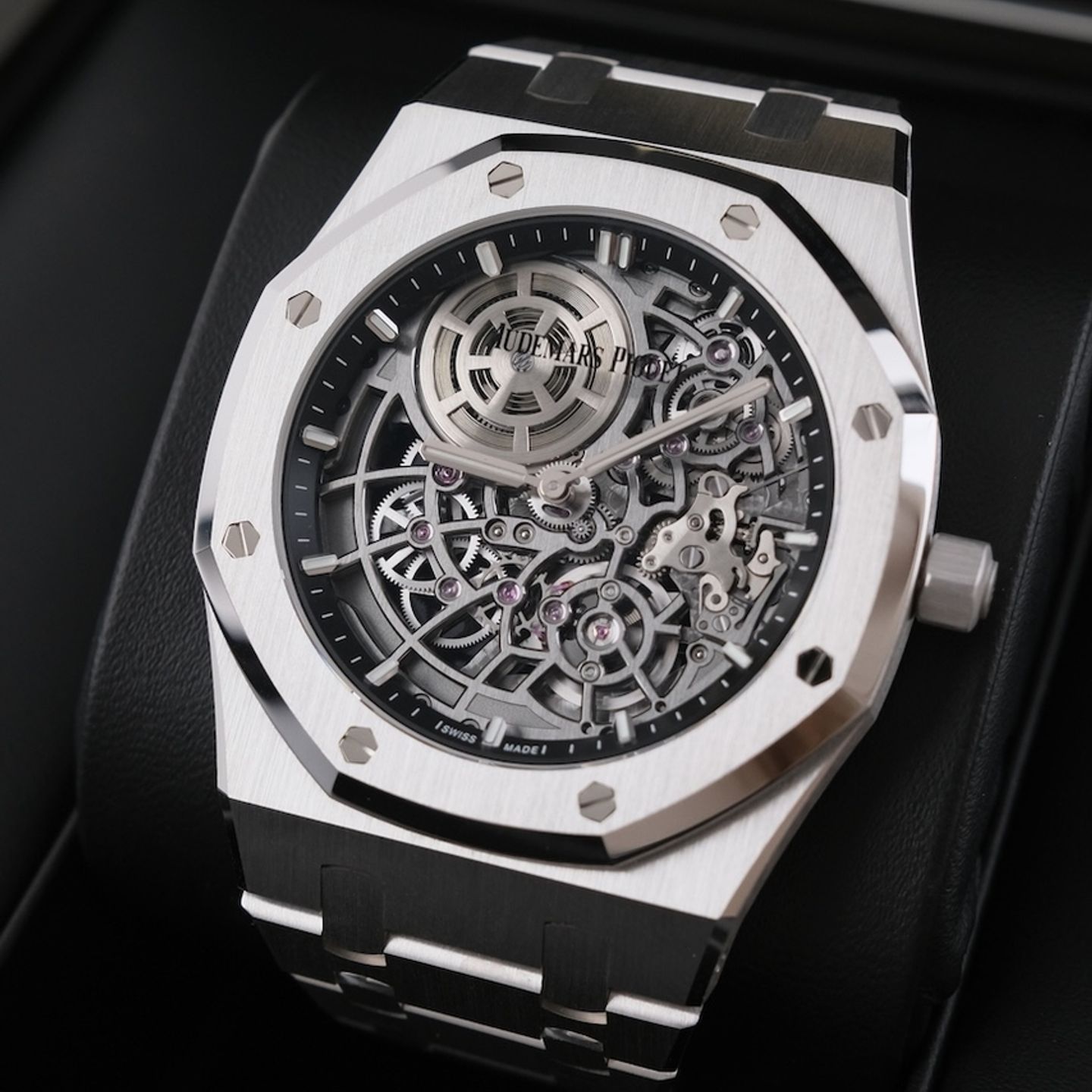 Audemars Piguet Royal Oak Jumbo 16204BC.OO.1240BC.01 (2025) - Transparant wijzerplaat 39mm Witgoud (3/8)