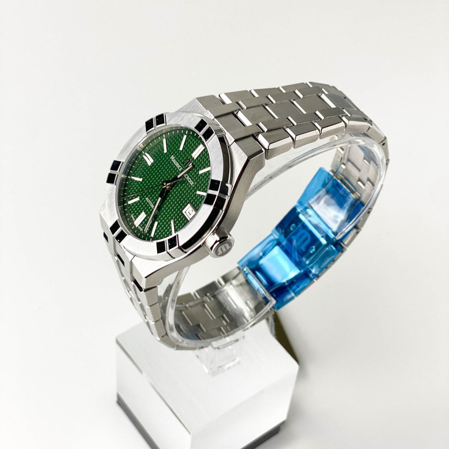Maurice Lacroix Aikon AI6007-SS00F-630-D (2023) - Green dial 39 mm Steel case (4/5)
