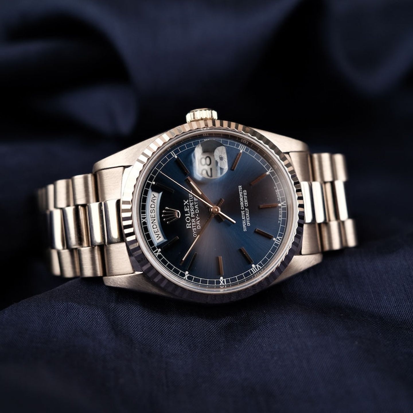 Rolex Day-Date 36 18239 (1991) - Blue dial 36 mm White Gold case (3/8)