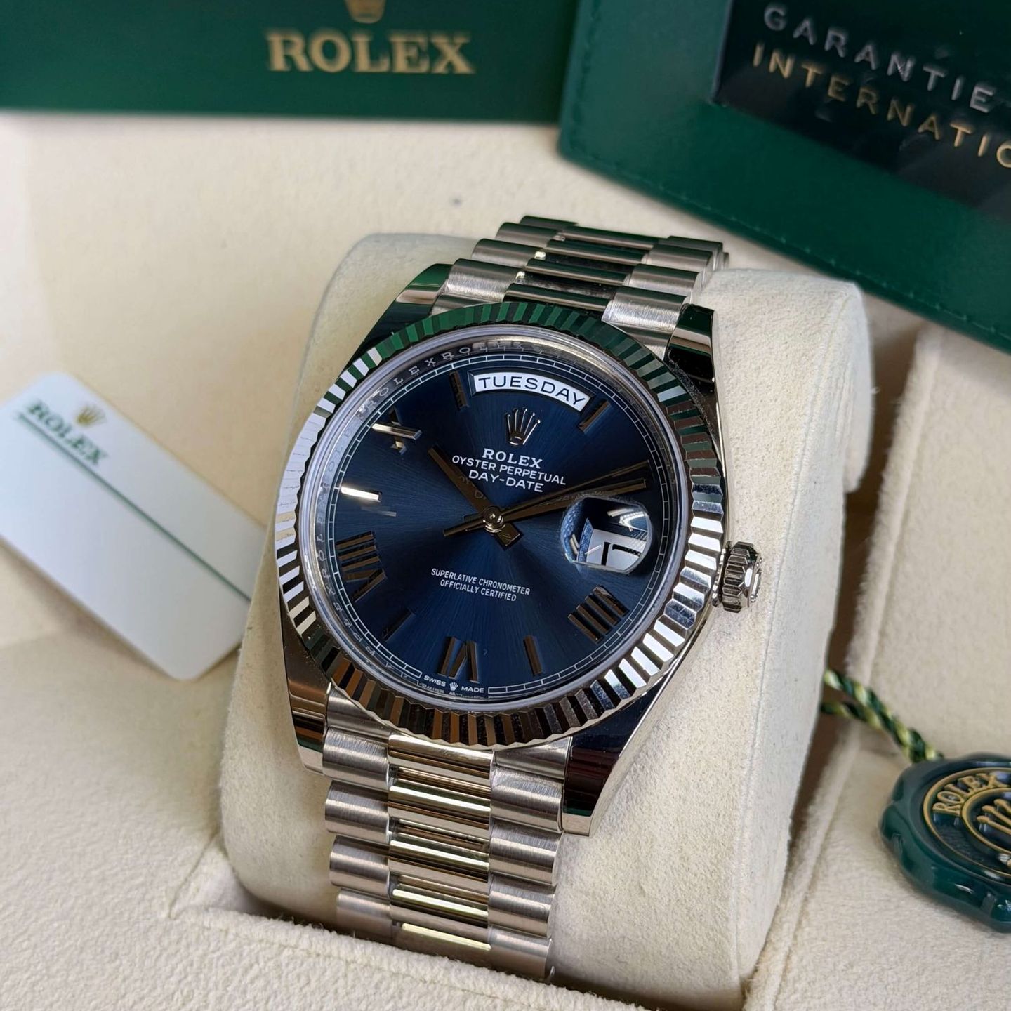 Rolex Day-Date 40 228239 (2025) - Blue dial 40 mm White Gold case (3/7)