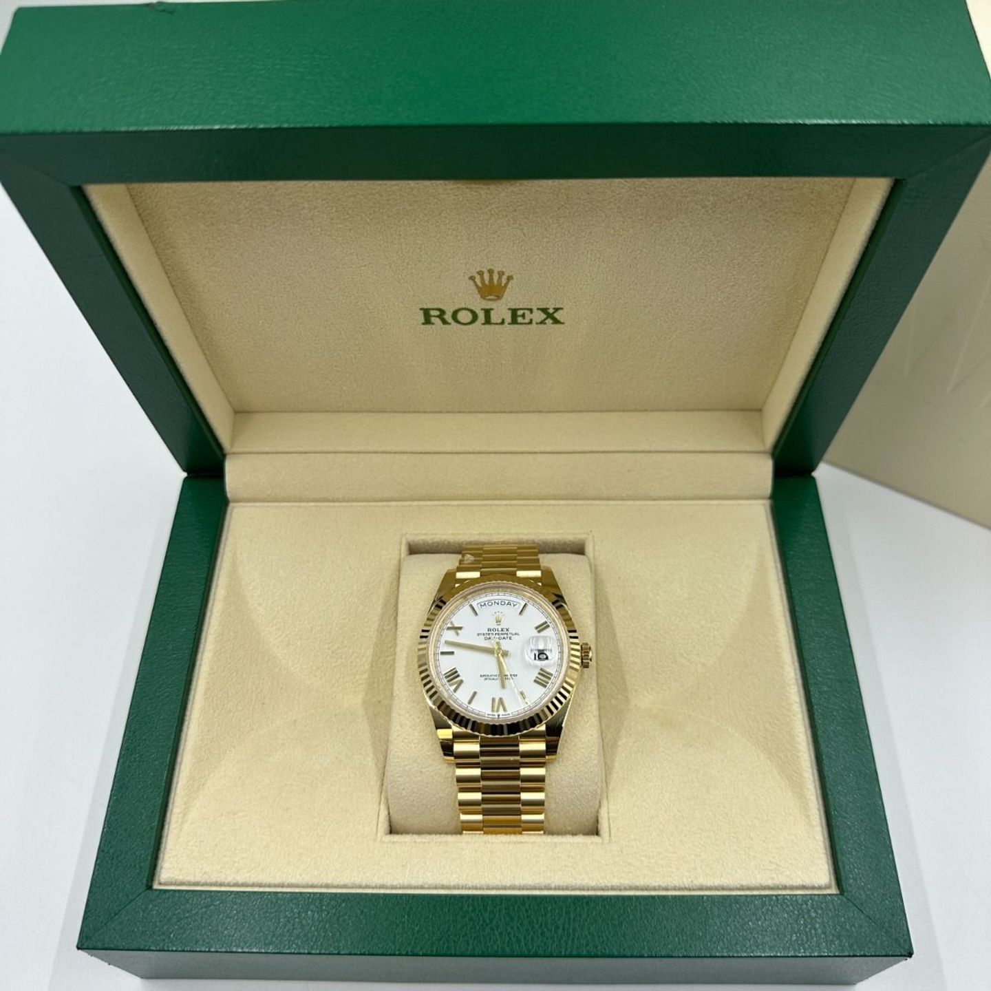 Rolex Day-Date 40 228238 (2023) - White dial 40 mm Yellow Gold case (4/8)