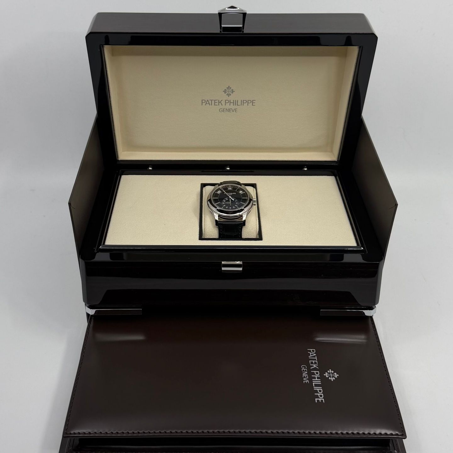 Patek Philippe Annual Calendar 5205G-013 (2021) - Blue dial 40 mm White Gold case (4/8)