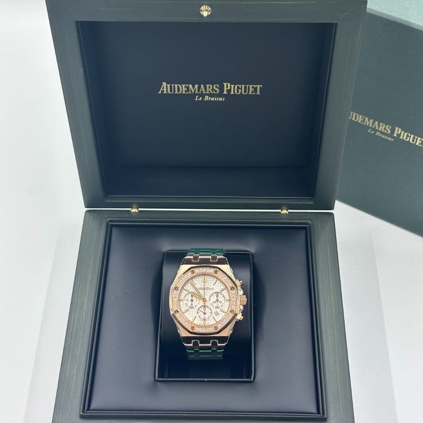 Audemars Piguet Royal Oak Chronograph 26715OR.ZZ.1356OR.01 (2024) - Silver dial 38 mm Rose Gold case (4/8)