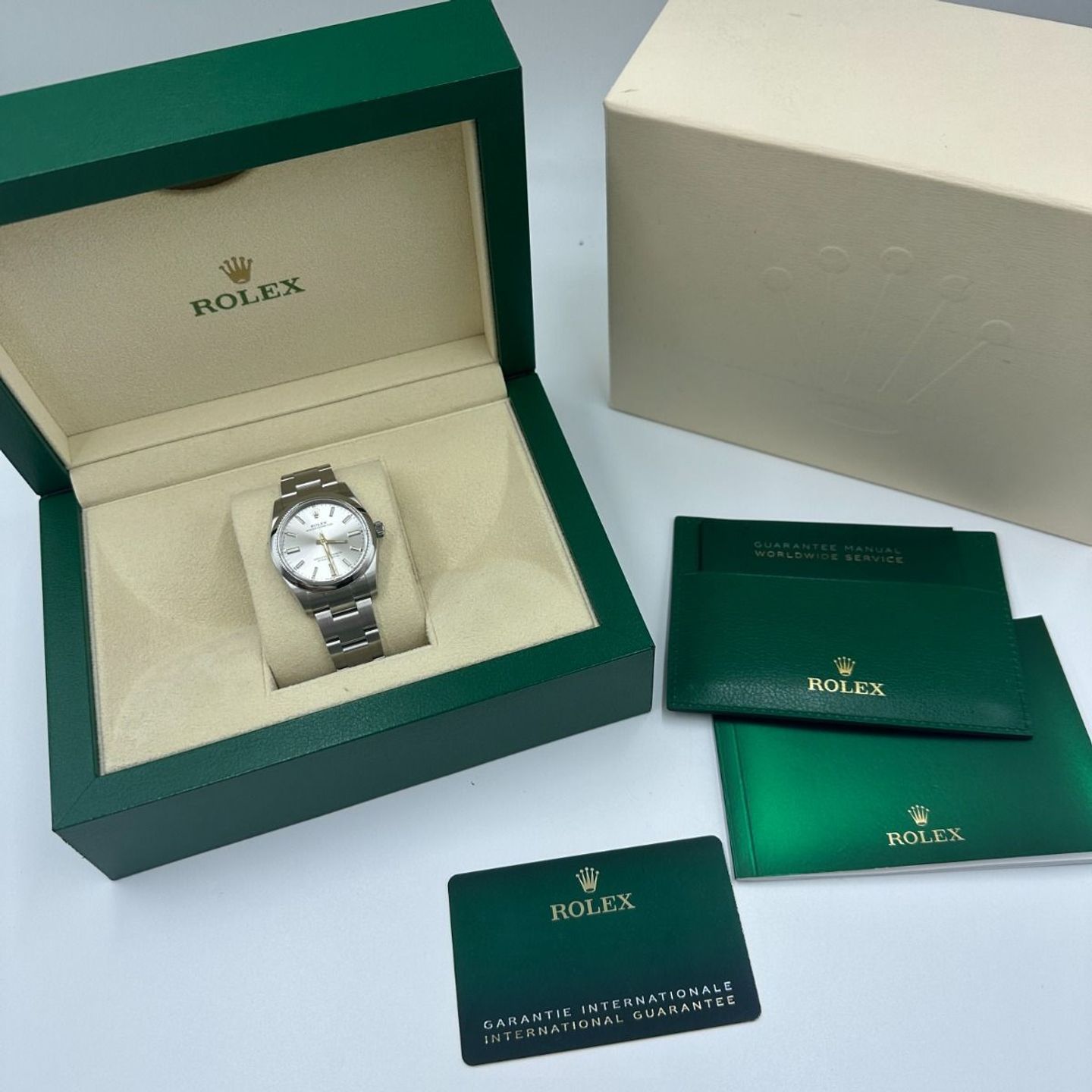 Rolex Oyster Perpetual 34 124200 (2024) - Zilver wijzerplaat 28mm Staal (2/8)