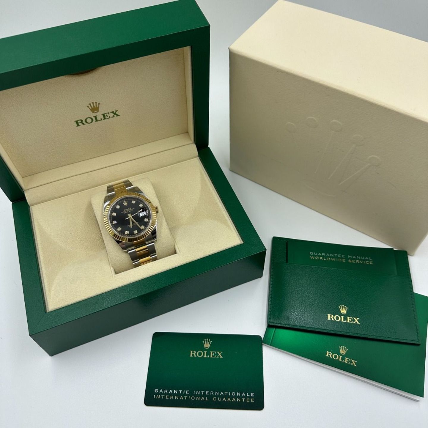 Rolex Datejust 41 126333 (Onbekend (willekeurig serienummer)) - Zwart wijzerplaat 41mm Goud/Staal (2/8)