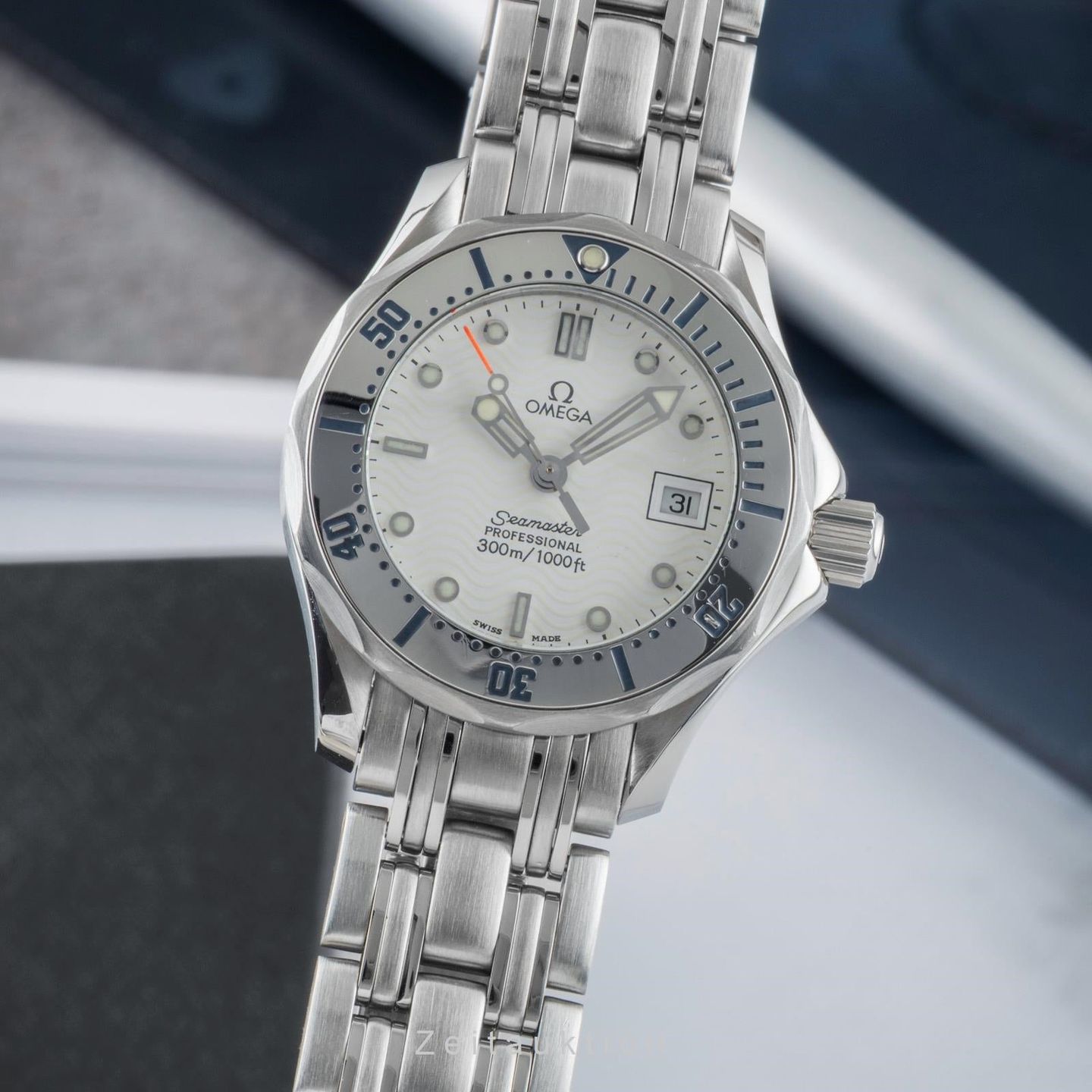 Omega Seamaster Diver 300 M 2582.20.00 (Unknown (random serial)) - White dial 28 mm Steel case (1/8)