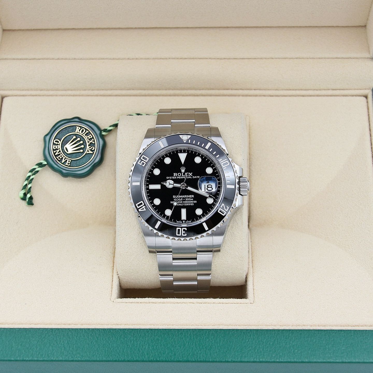 Rolex Submariner Date 126610LN (Onbekend (willekeurig serienummer)) - Zwart wijzerplaat 41mm Staal (3/8)