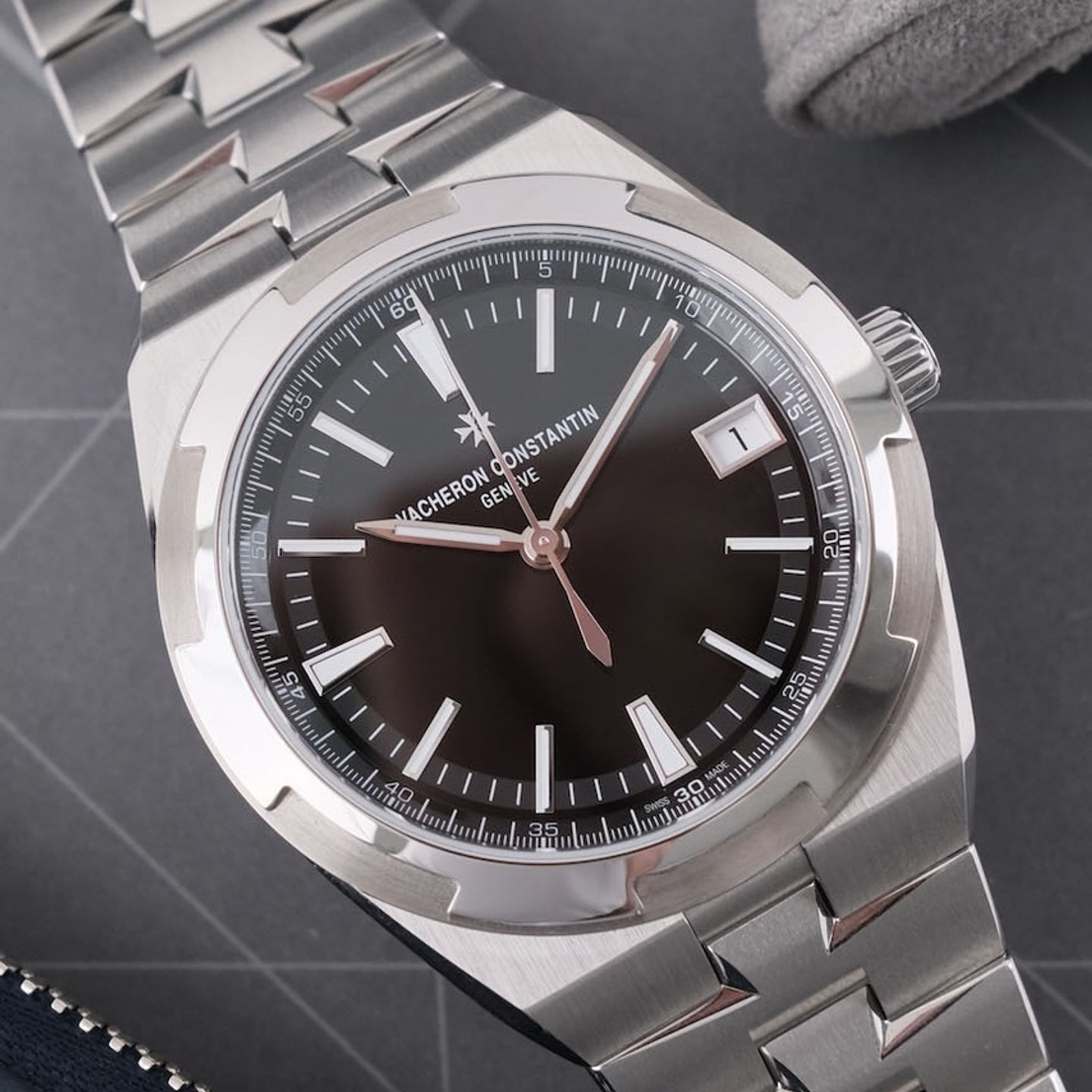 Vacheron Constantin Overseas 4520V/210A-B128 - (4/8)