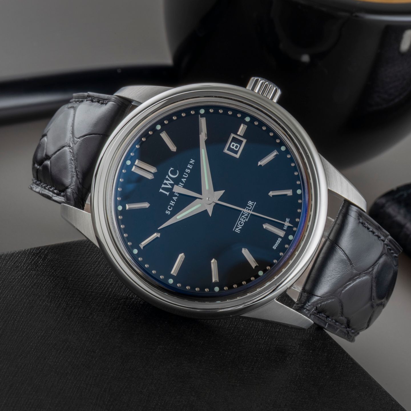 IWC Ingenieur Automatic IW323301 - (2/8)