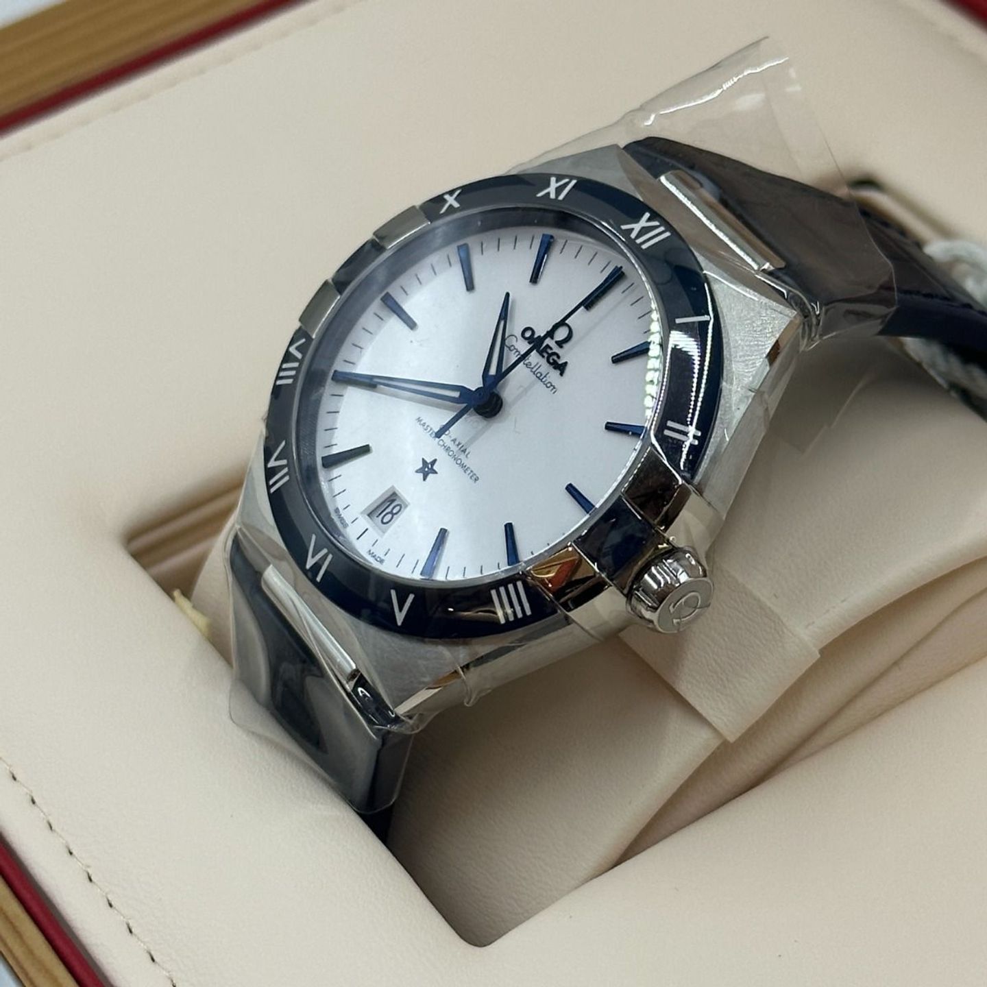 Omega Constellation 131.33.41.21.04.001 (2024) - White dial 41 mm Steel case (6/8)