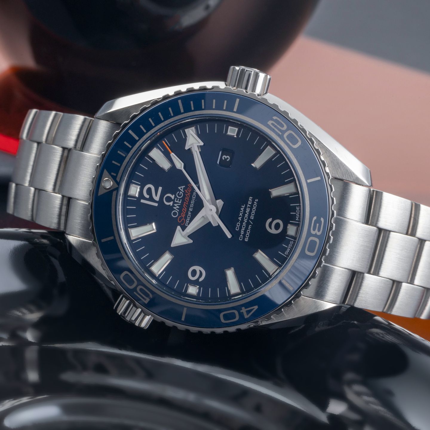 Omega Seamaster Planet Ocean 232.90.38.20.03.001 (2019) - Blue dial 38 mm Titanium case (2/8)