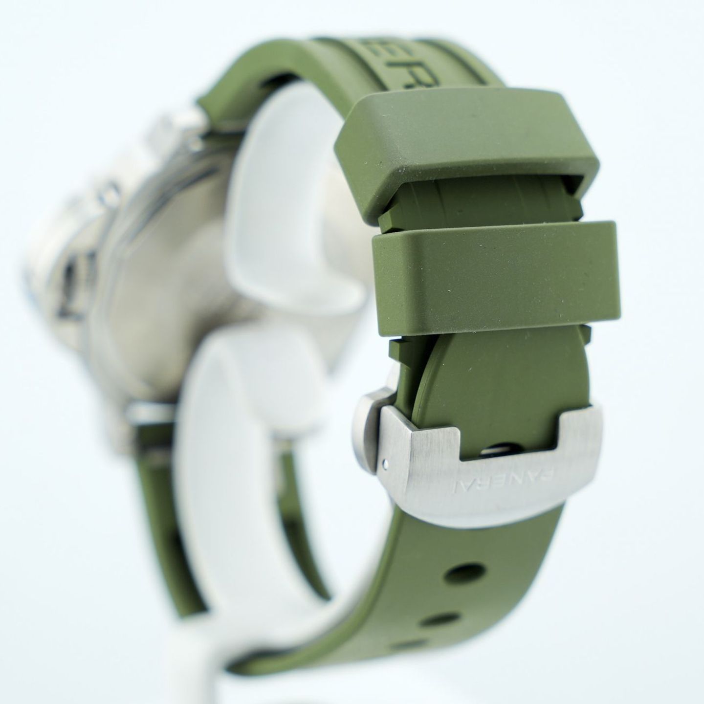 Panerai Luminor GMT Automatic PAM00244 (2013) - Black dial 40 mm Steel case (4/8)