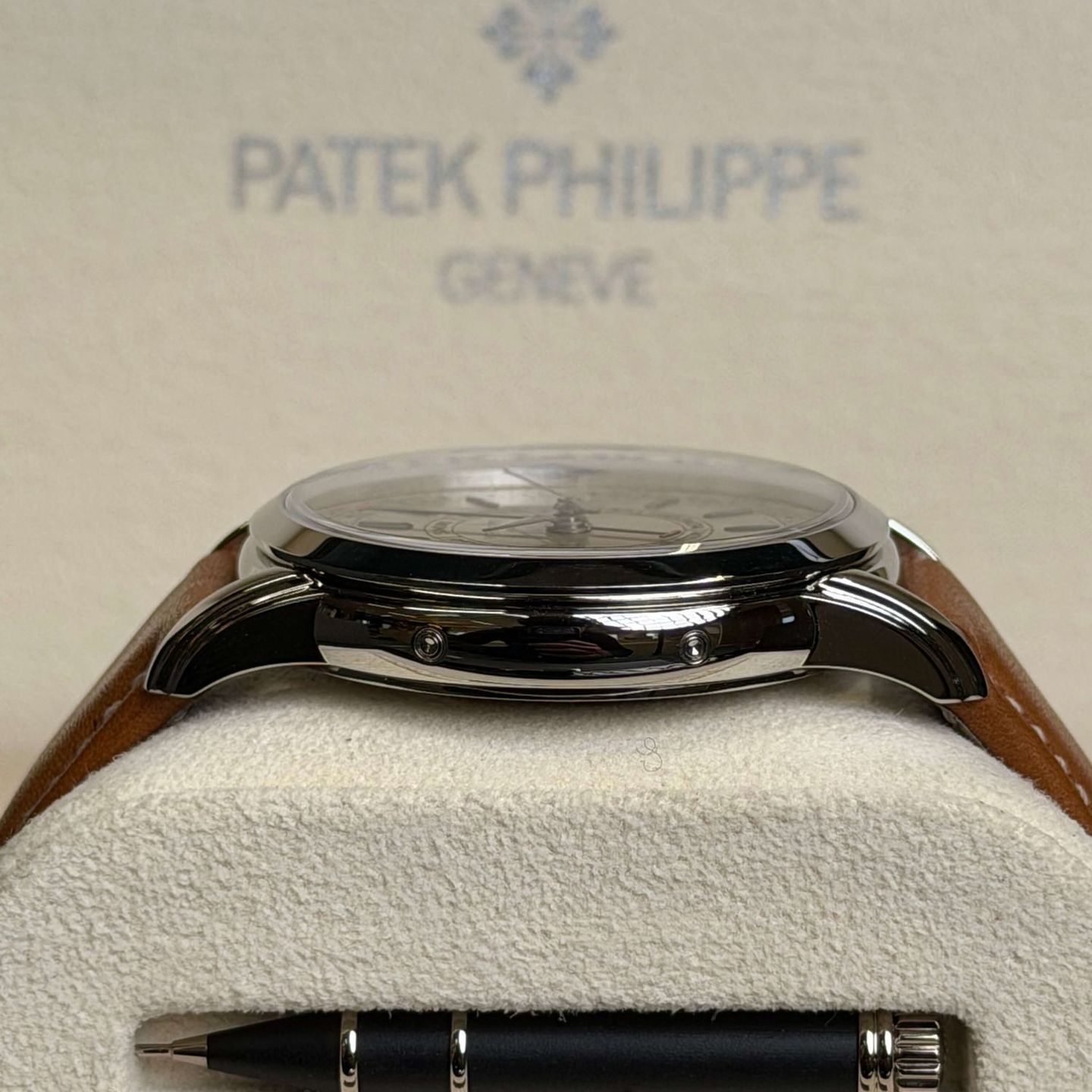 Patek Philippe Calatrava 5212A-001 - (6/8)