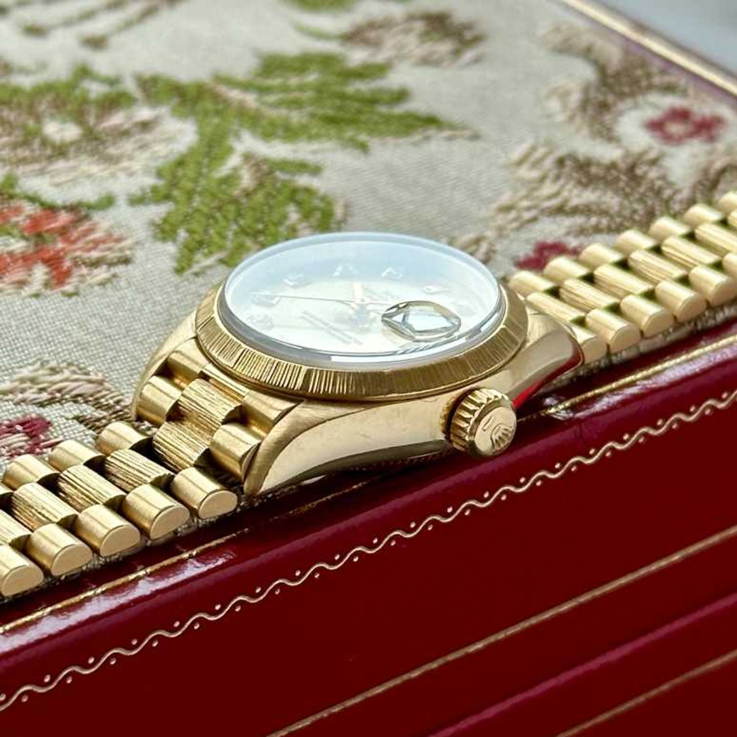 Rolex Lady-Datejust 69278 (1993) - Gold dial 26 mm Yellow Gold case (6/8)