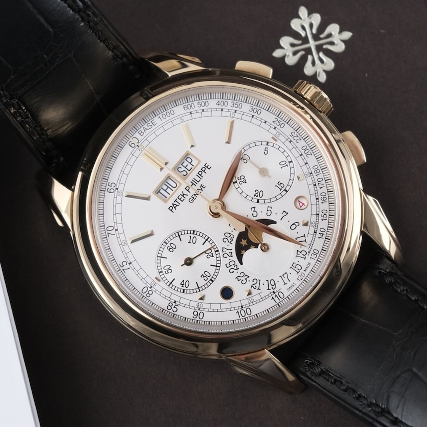 Patek Philippe Perpetual Calendar Chronograph 5270J-001 - (3/8)