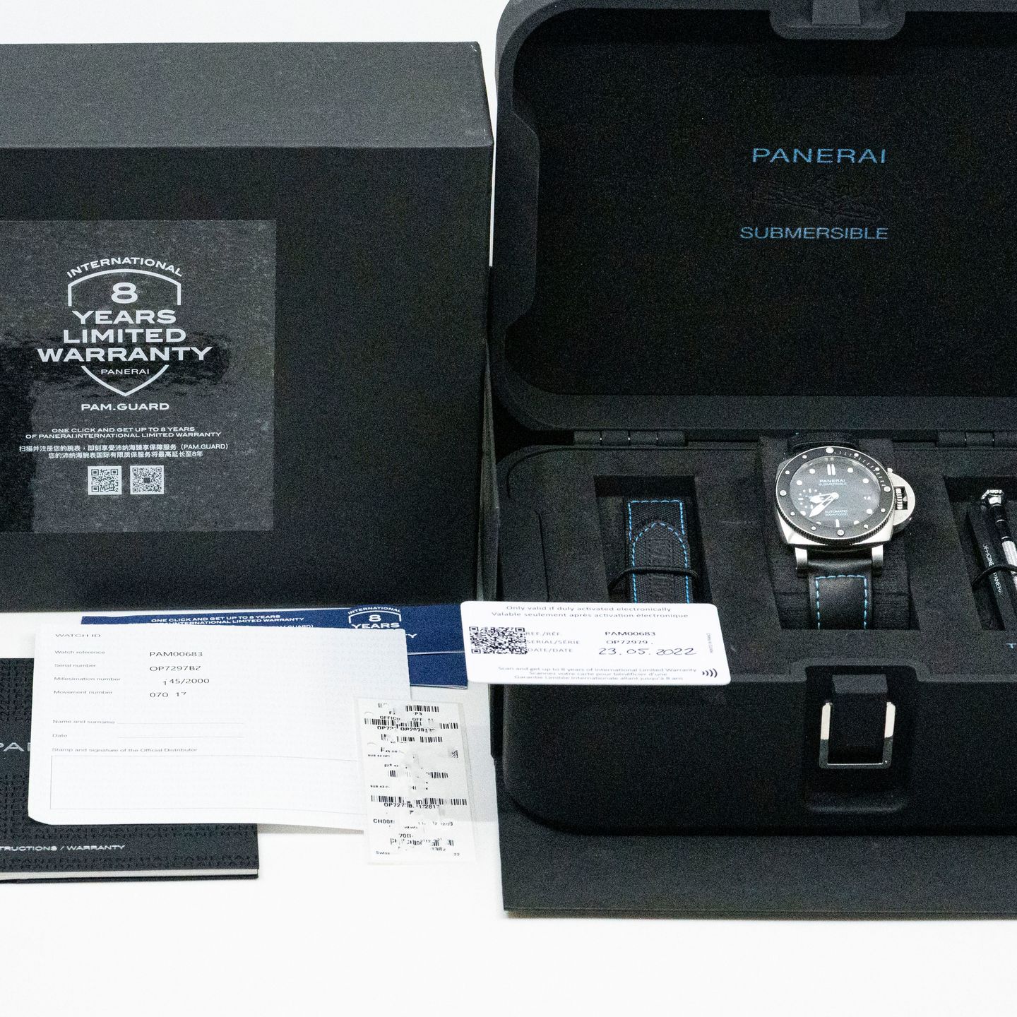 Panerai Luminor Submersible PAM00683 (2022) - Black dial 42 mm Steel case (4/8)