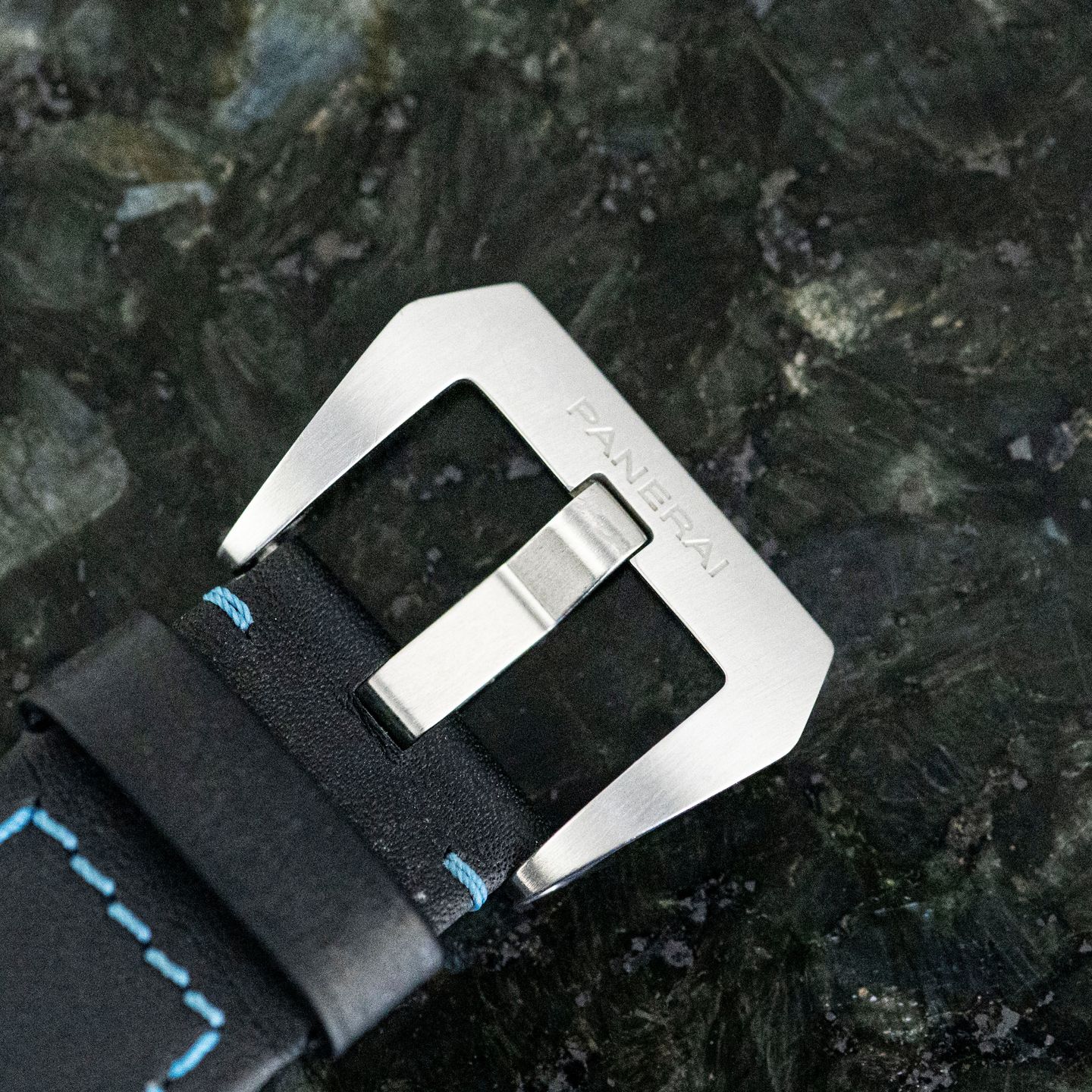 Panerai Luminor Submersible PAM00683 (2022) - Black dial 42 mm Steel case (8/8)