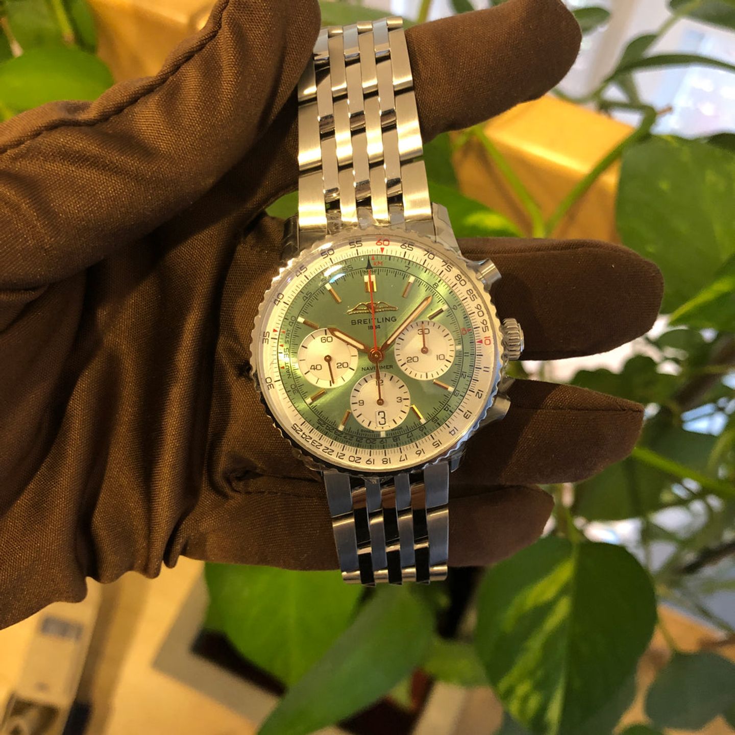 Breitling Navitimer AB0139211L1A1 (2023) - Green dial 41 mm Steel case (2/5)