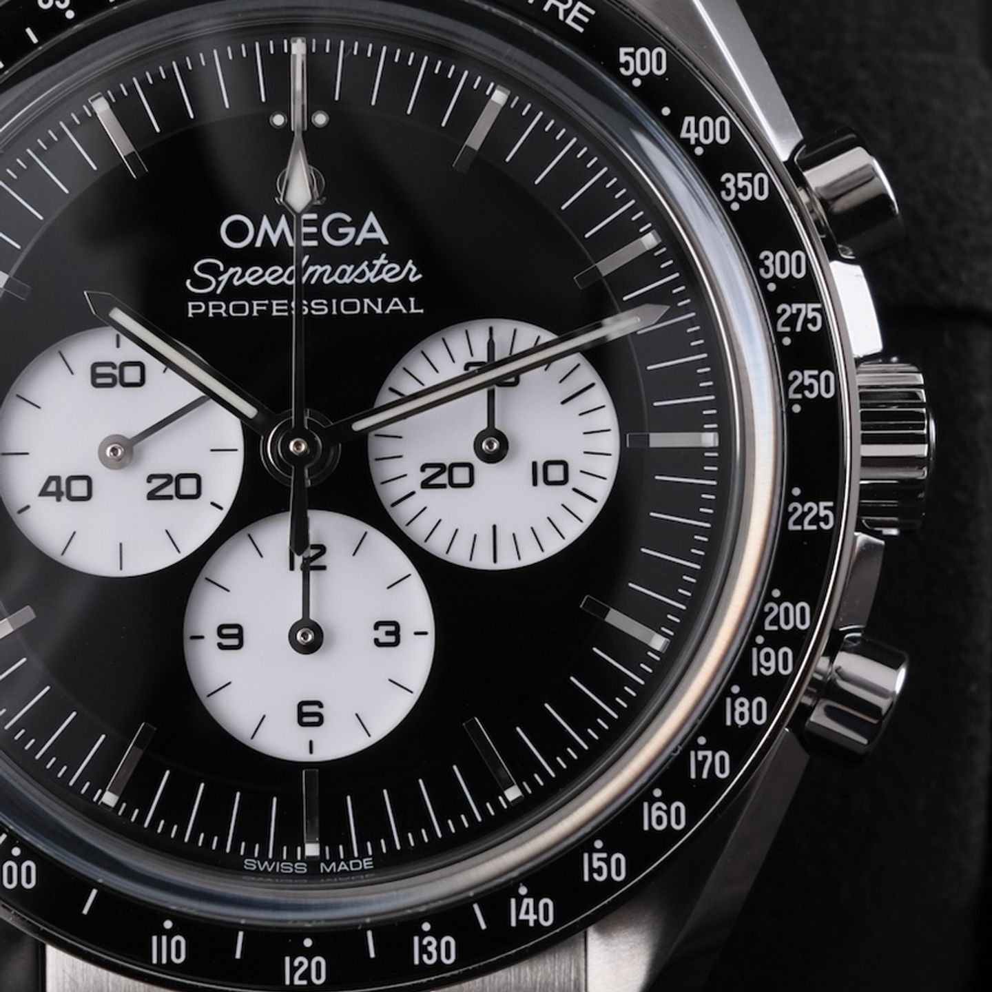 Omega Speedmaster Professional Moonwatch 310.30.42.50.01.004 (2026) - Black dial 42 mm Steel case (3/8)