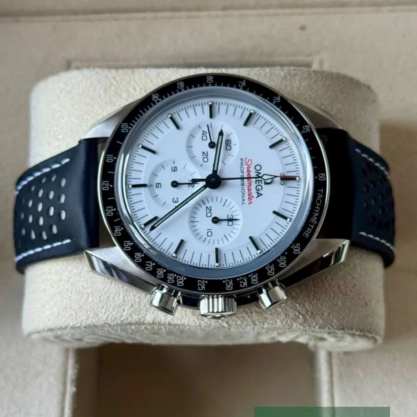 Omega Speedmaster Professional Moonwatch 310.32.42.50.04.002 (2025) - Wit wijzerplaat 42mm Staal (4/7)